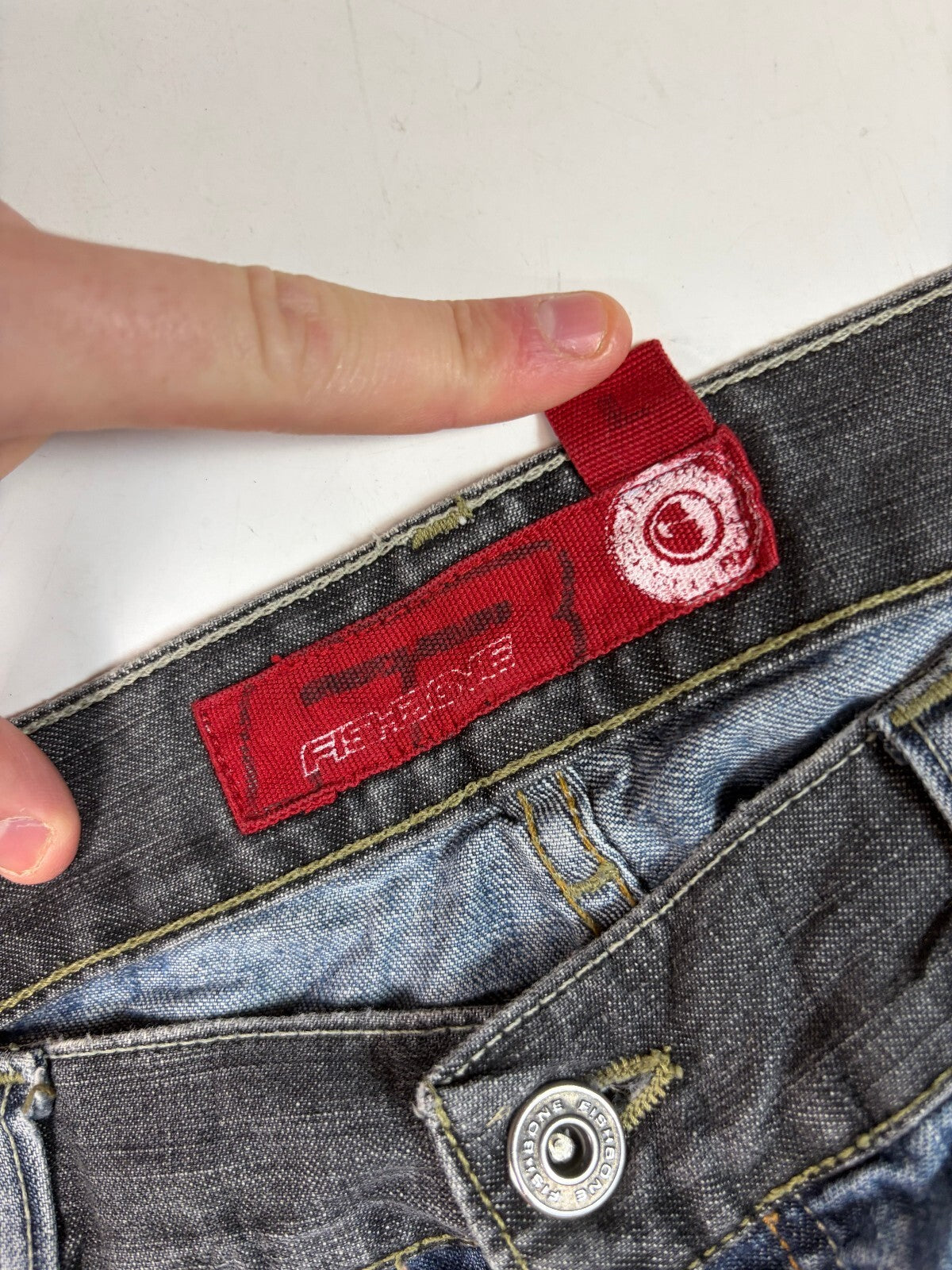 Vintage Y2K Fishbone surfwear baggy hip hop jeans (W34)