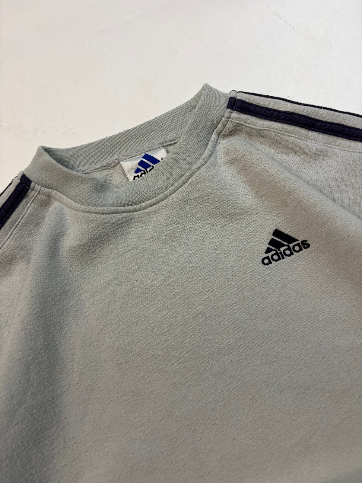 Vintage 90s adidas small logo sweatshirt (M)
