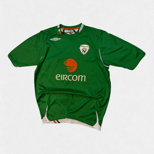 Vintage Ireland 2006-08 Umbro football shirt (L)
