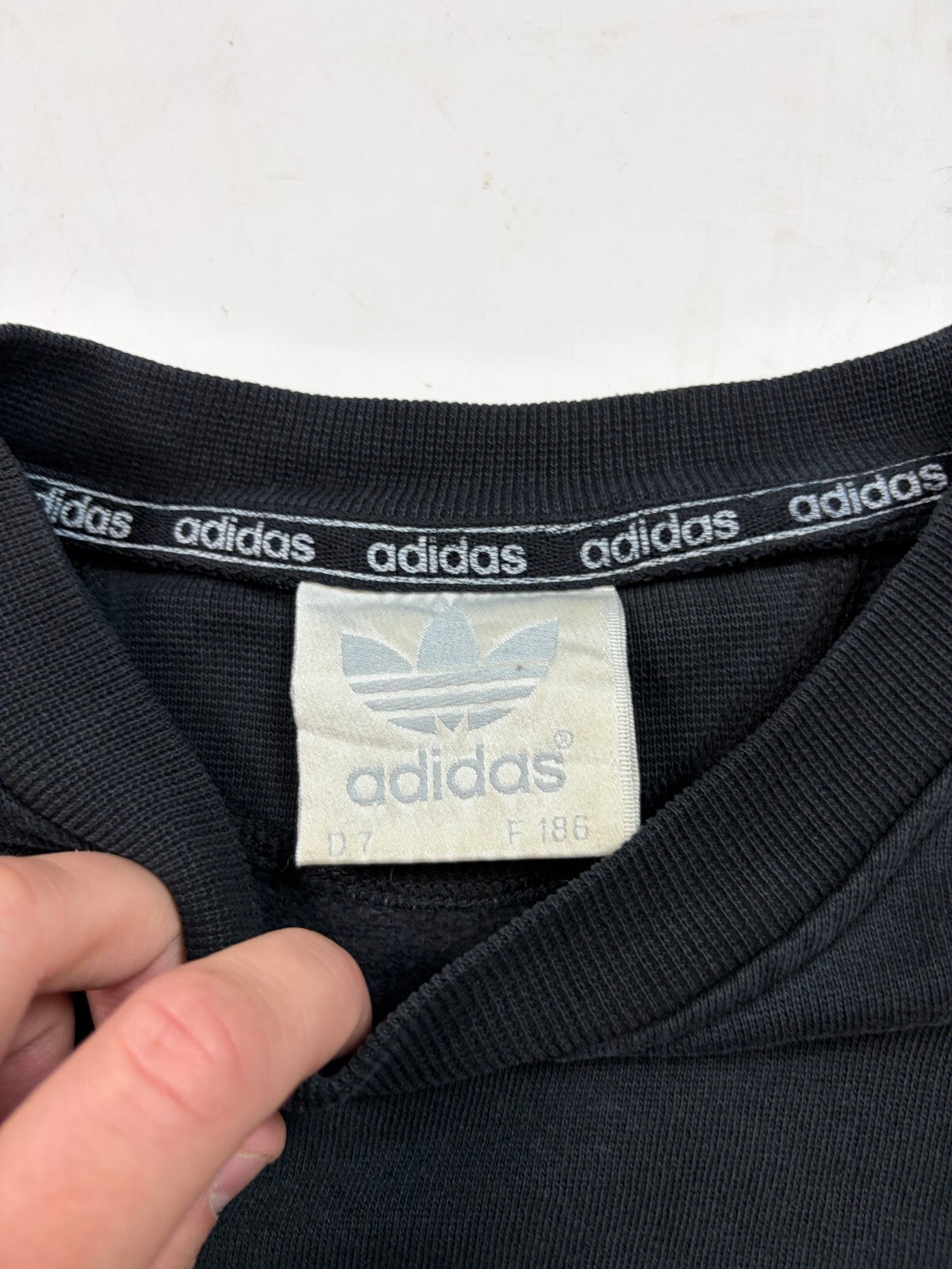 Vintage 90s adidas originals small logo sweatshirt (L)