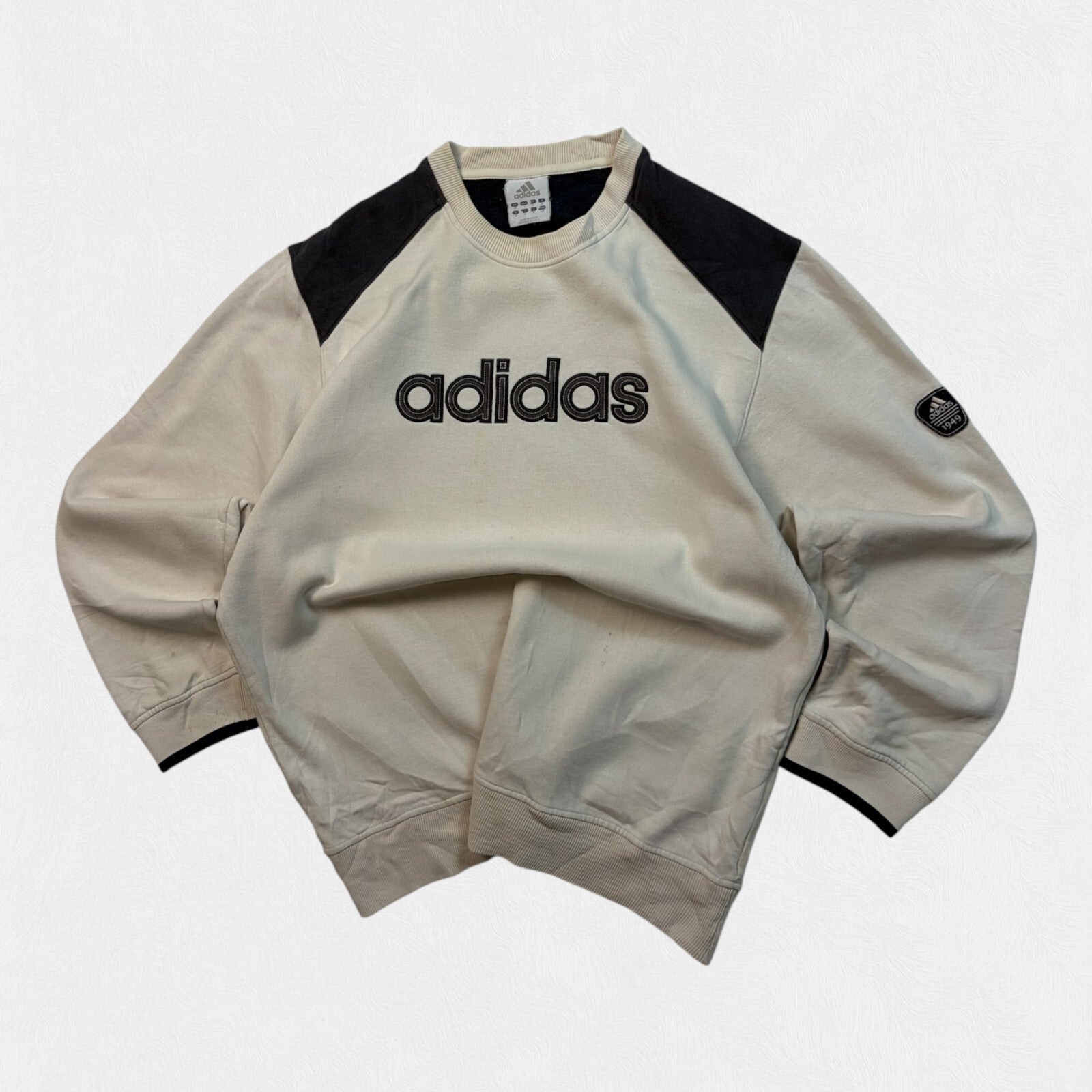 Vintage Y2K Adidas spell out sweatshirt (M)