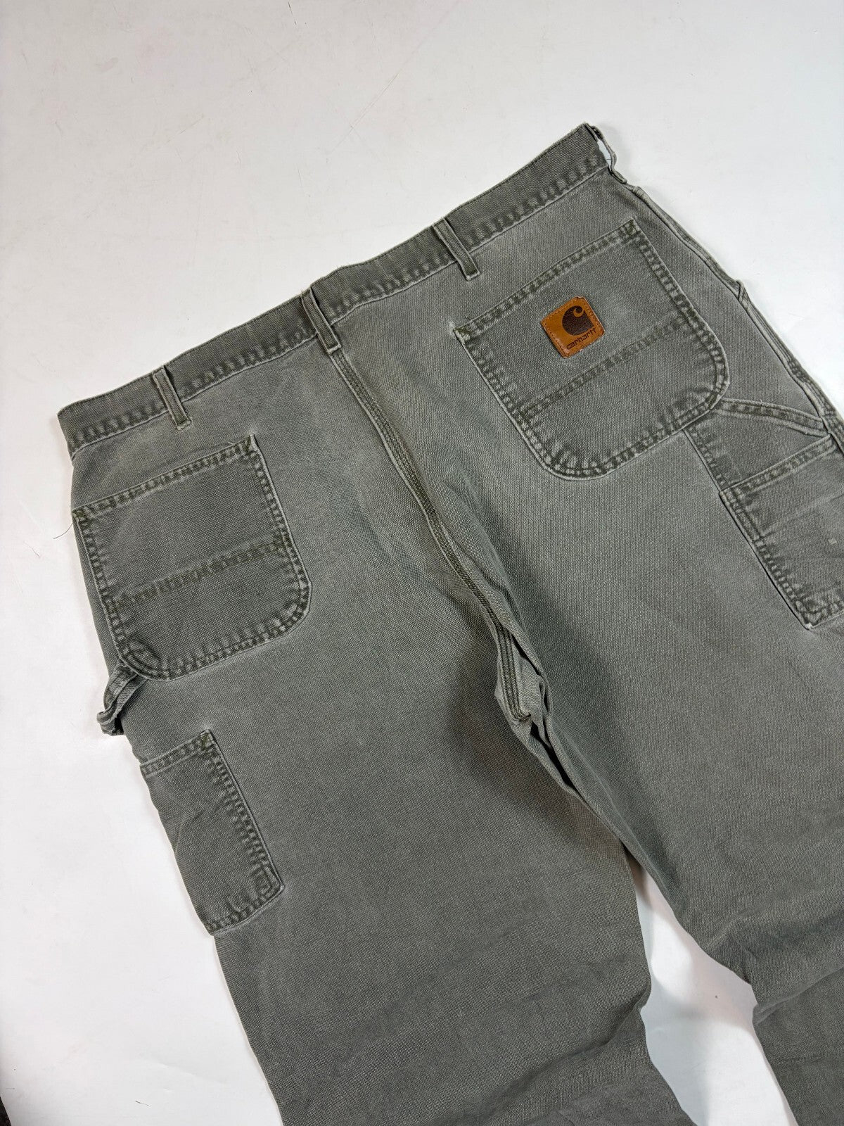 Vintage Carhartt baggy carpenter pants (W42)