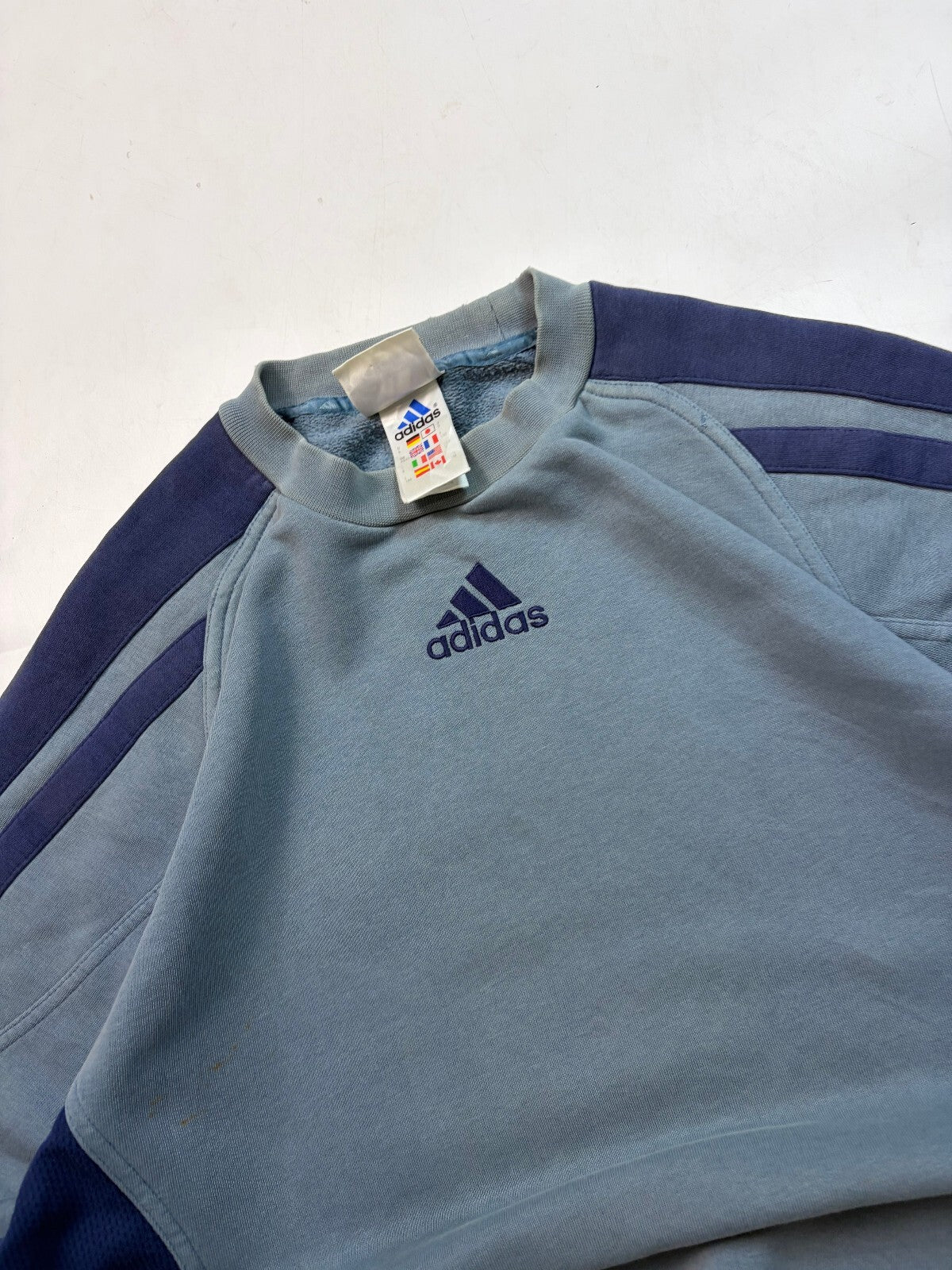 Vintage 90s Adidas centre logo sweatshirt (M)