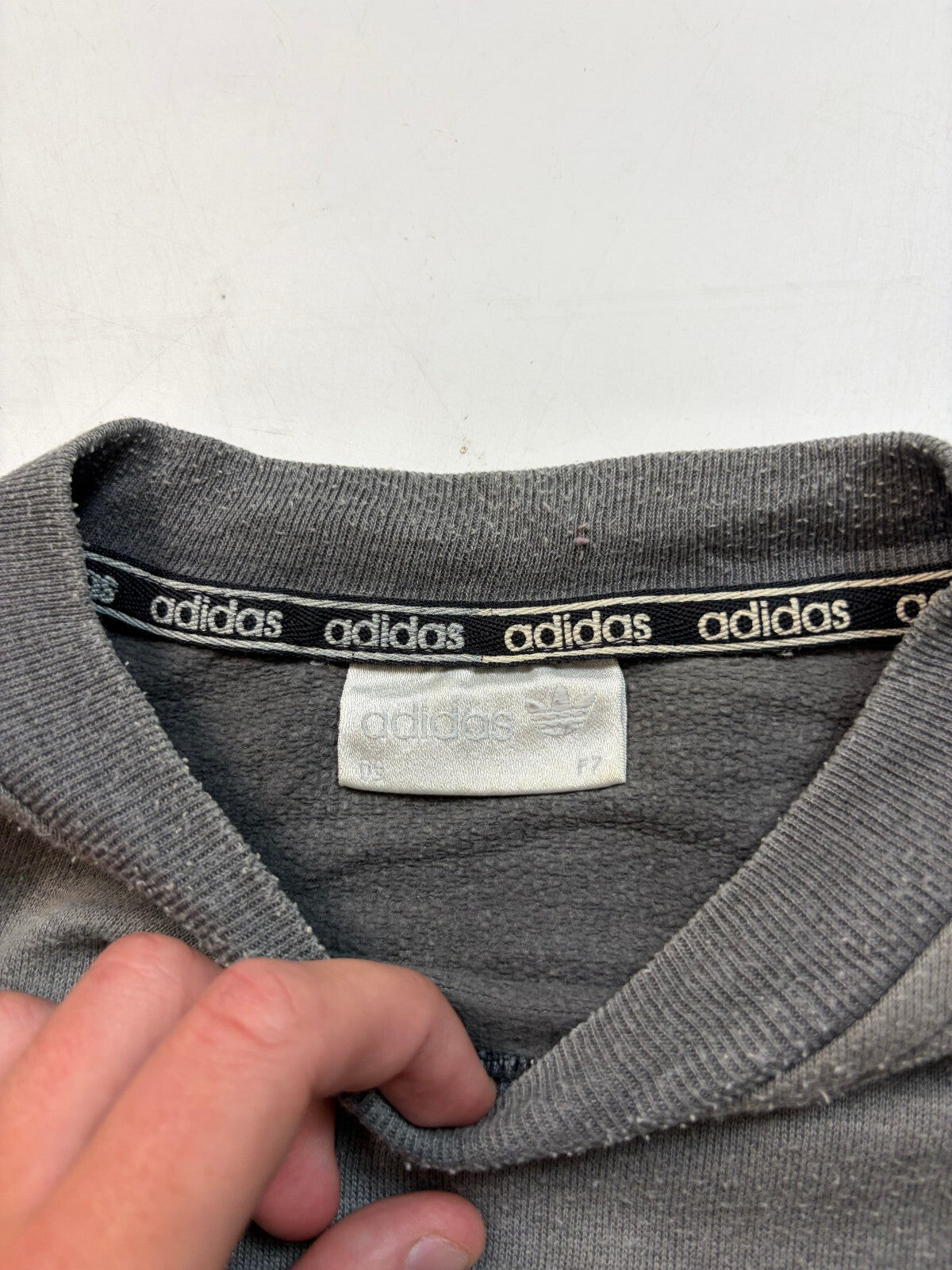 Vintage 90s adidas originals small logo sweatshirt (XL)