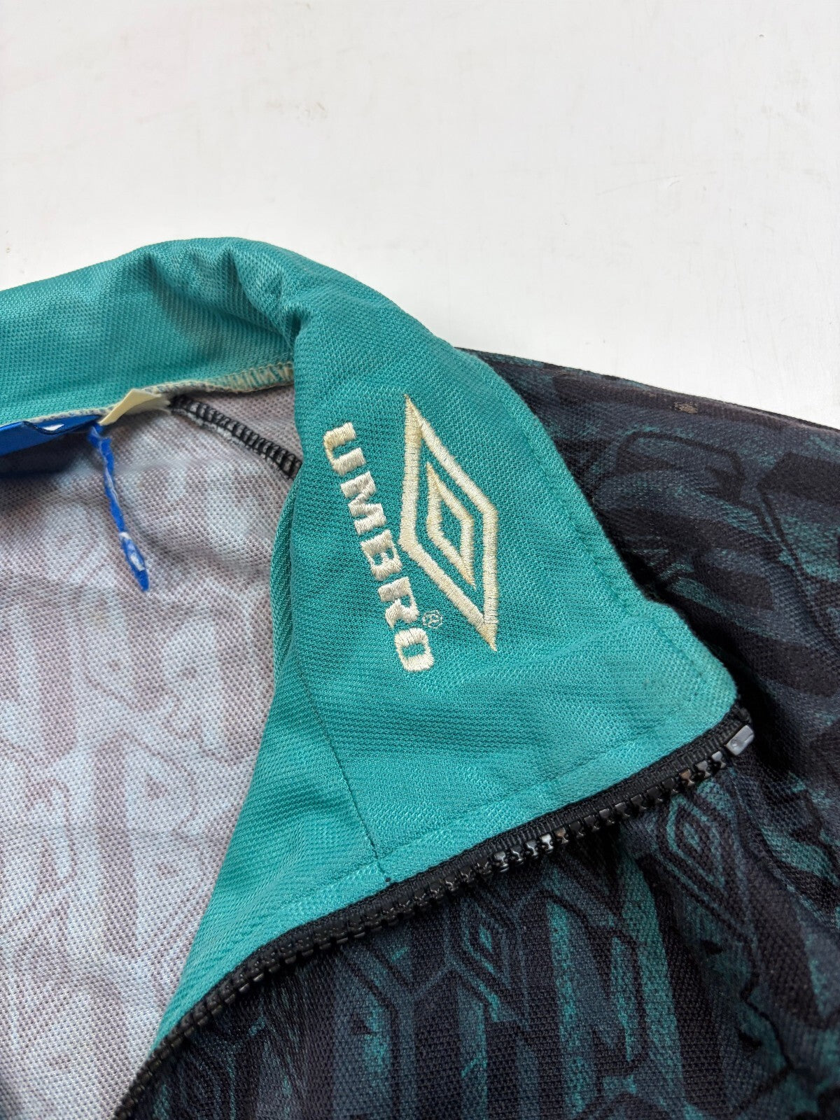 Vintage 90s Umbro abstract track jacket (XL)