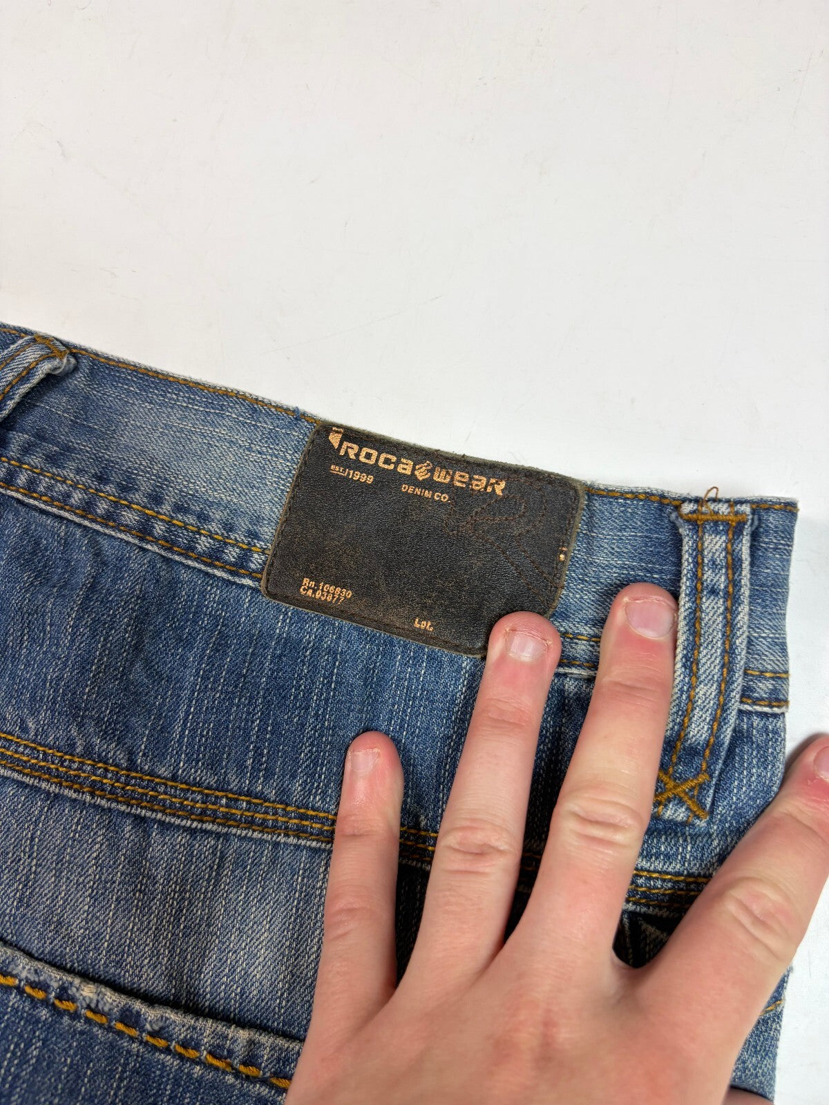 Vintage Y2K Rocawear baggy hip hop jeans (W38)