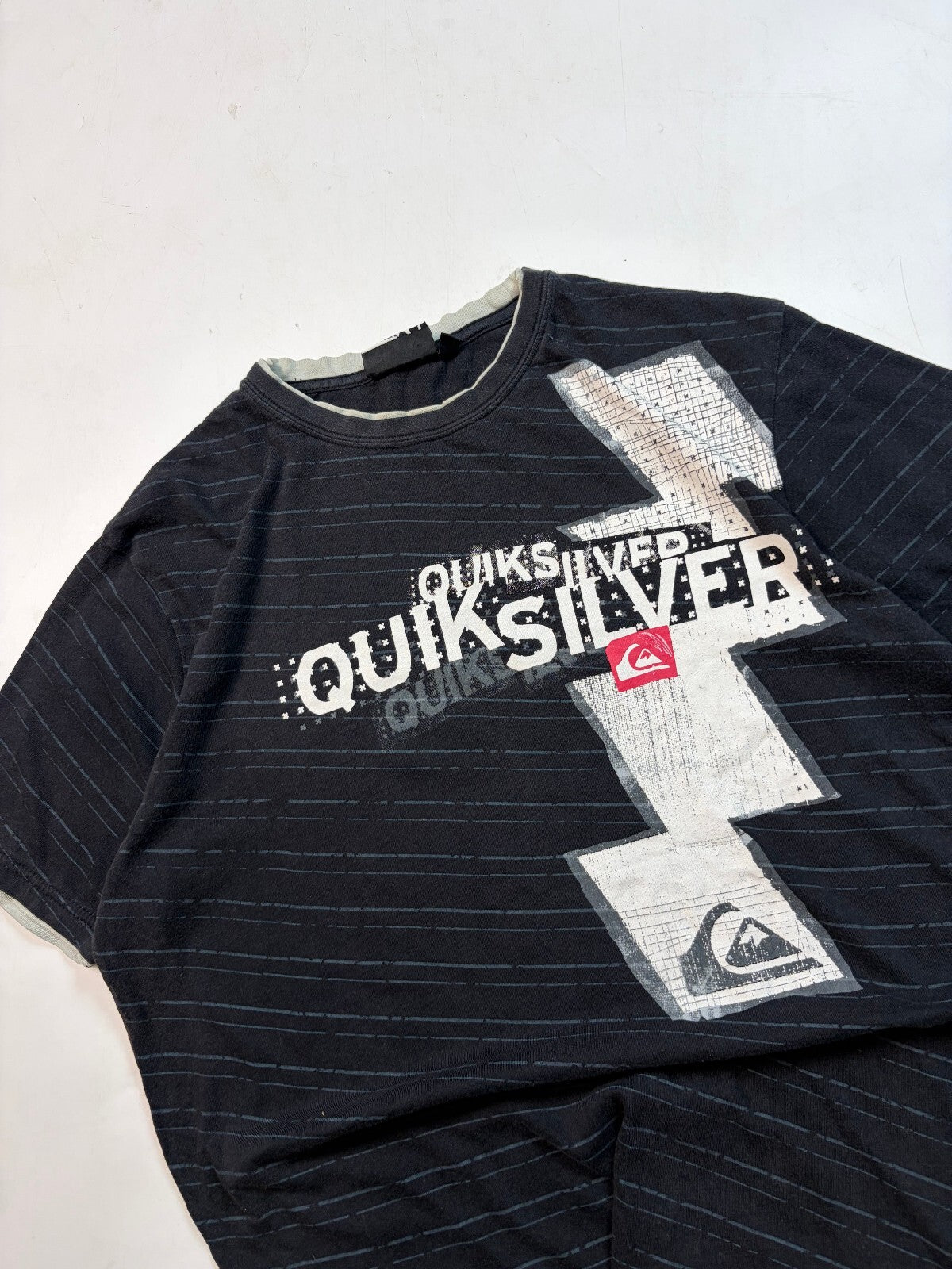 Vintage Y2K Quiksilver spell out graphic tee (M)