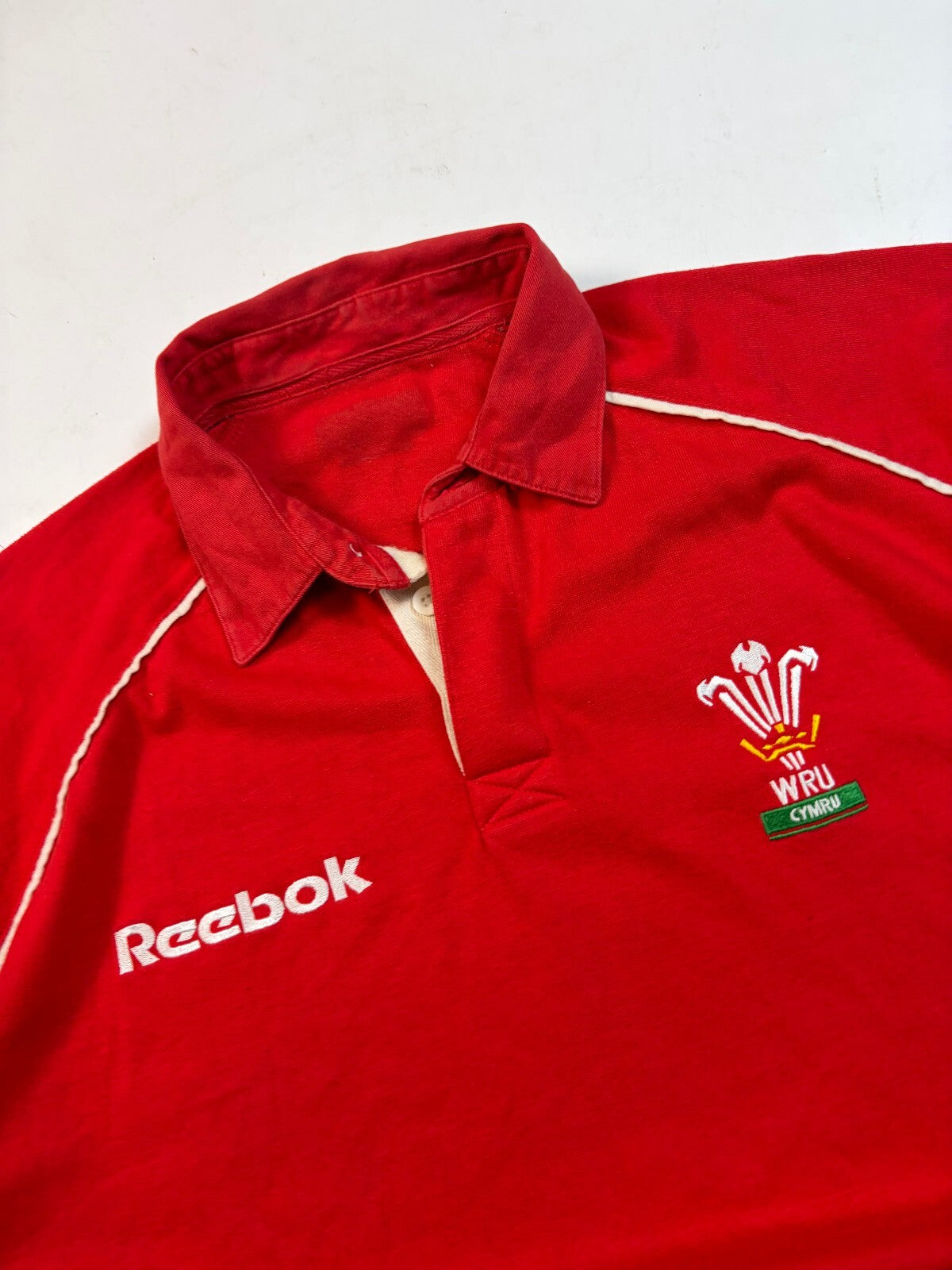 Vintage Wales 2001/02 Reebok rugby union shirt (XL)