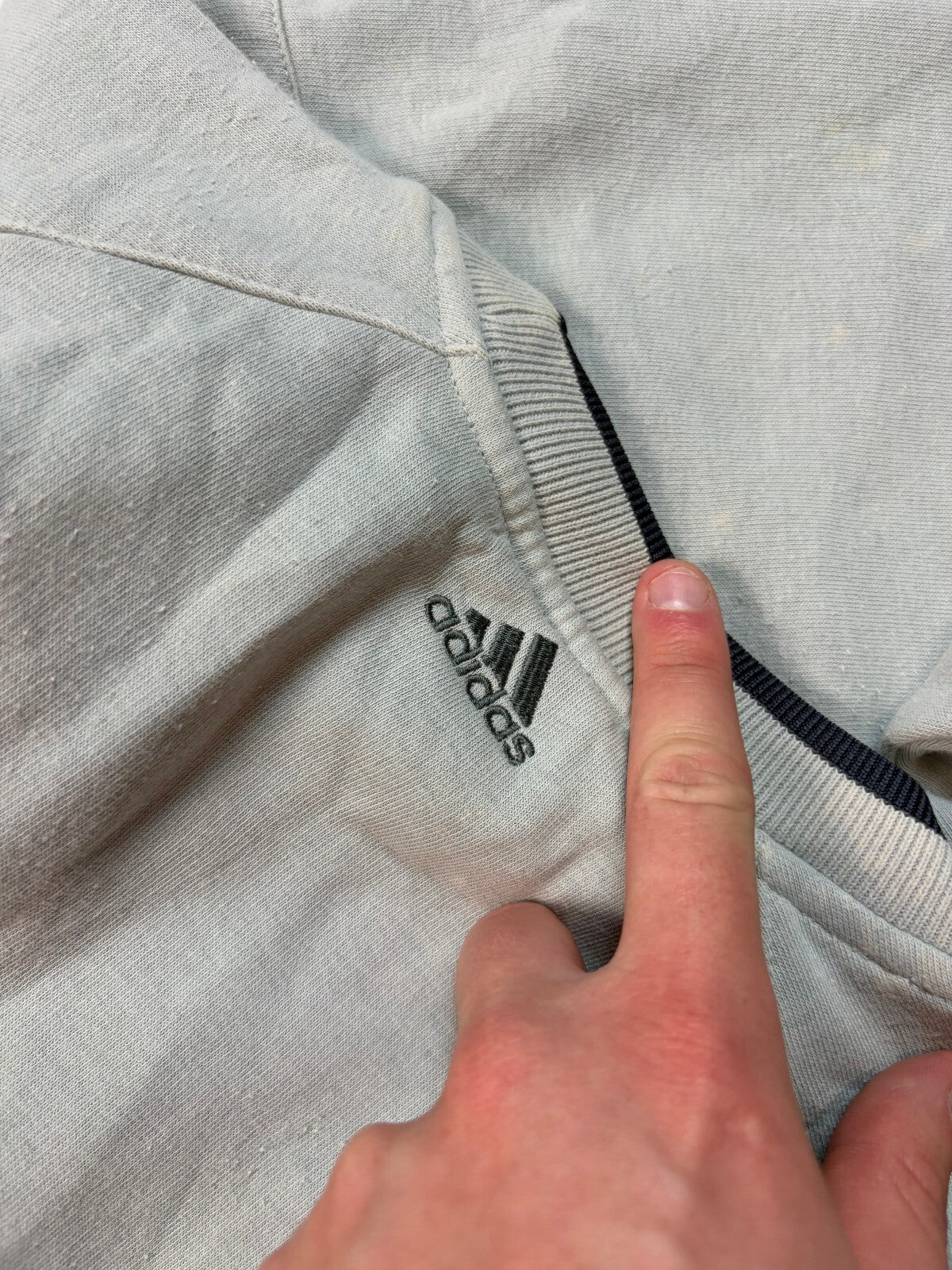 Vintage Y2K adidas small logo sweatshirt (M)