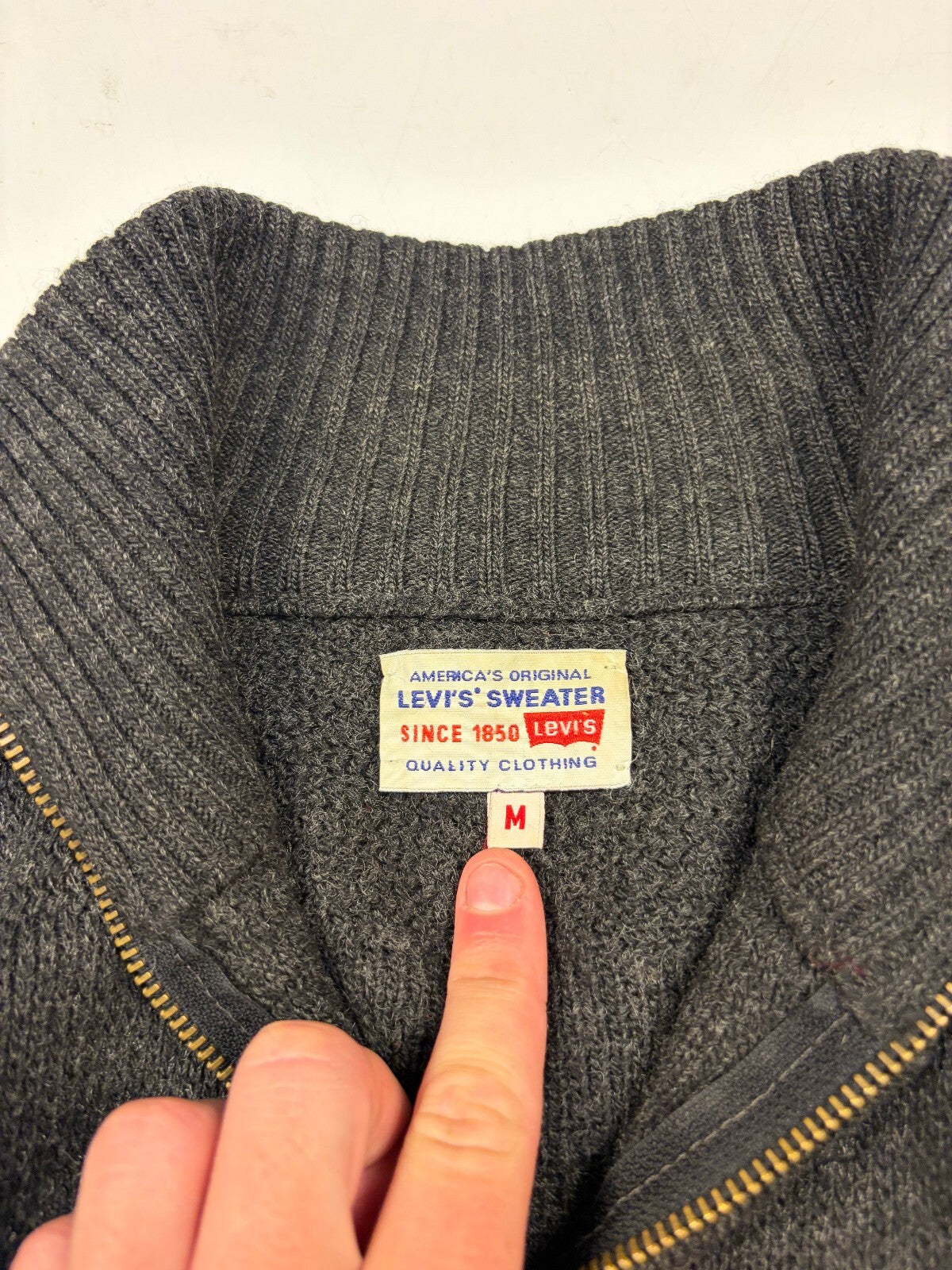 Vintage Levi's full zip knit sweater (M)