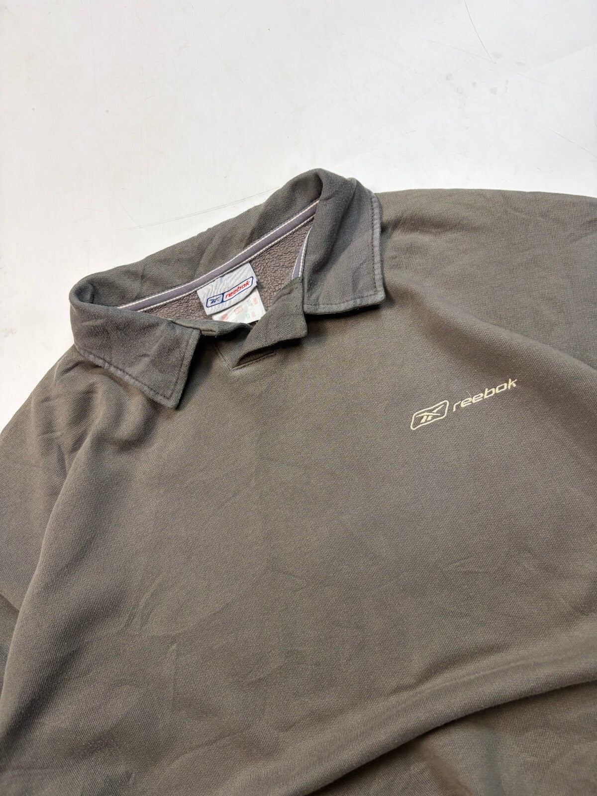 Vintage Y2K Reebok collared sweatshirt (M)