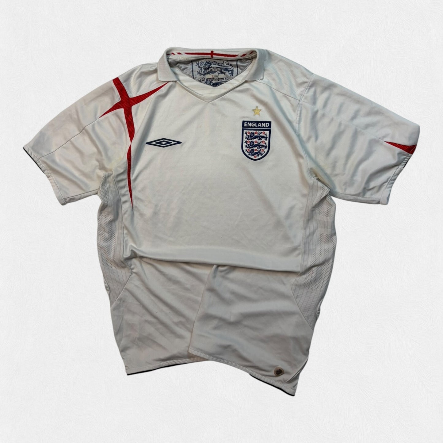 Vintage England 2005-07 Umbro home football shirt (L)
