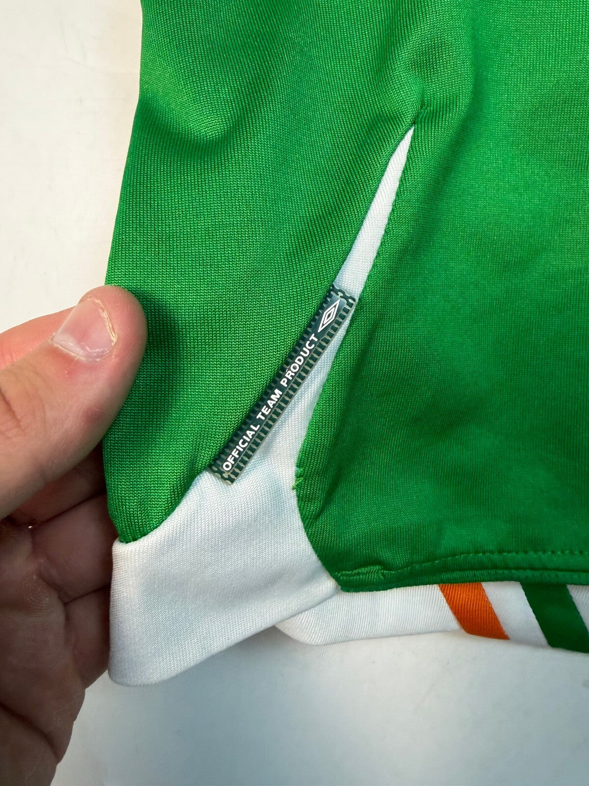 Vintage Ireland 2006-08 Umbro football shirt (L)
