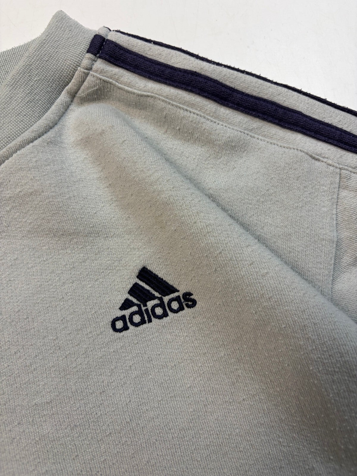 Vintage 90s adidas small logo sweatshirt (M)
