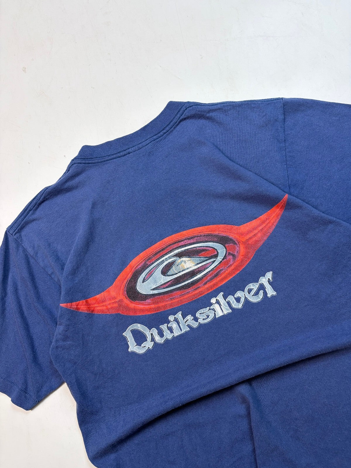 Vintage Y2K Quiksilver graphic surfing tee (S)