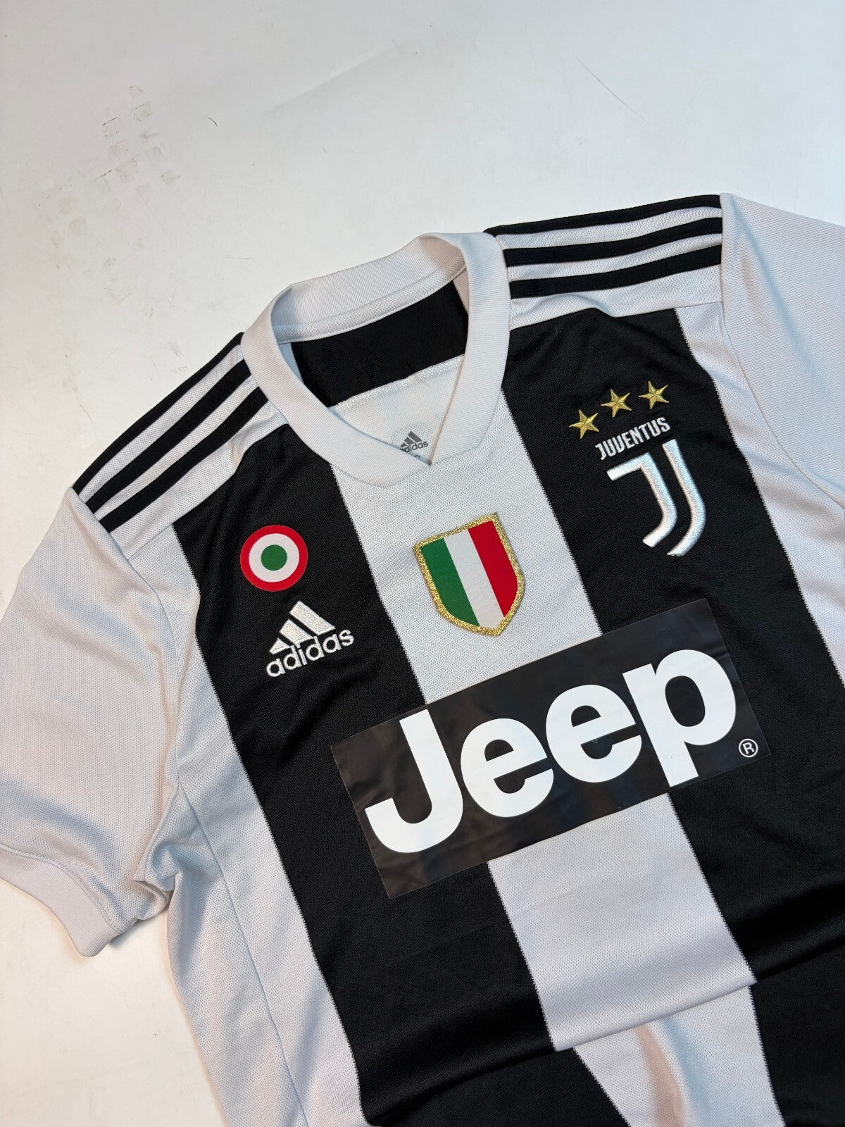 Juventus 2018/19 Ronaldo Adidas football shirt (S)