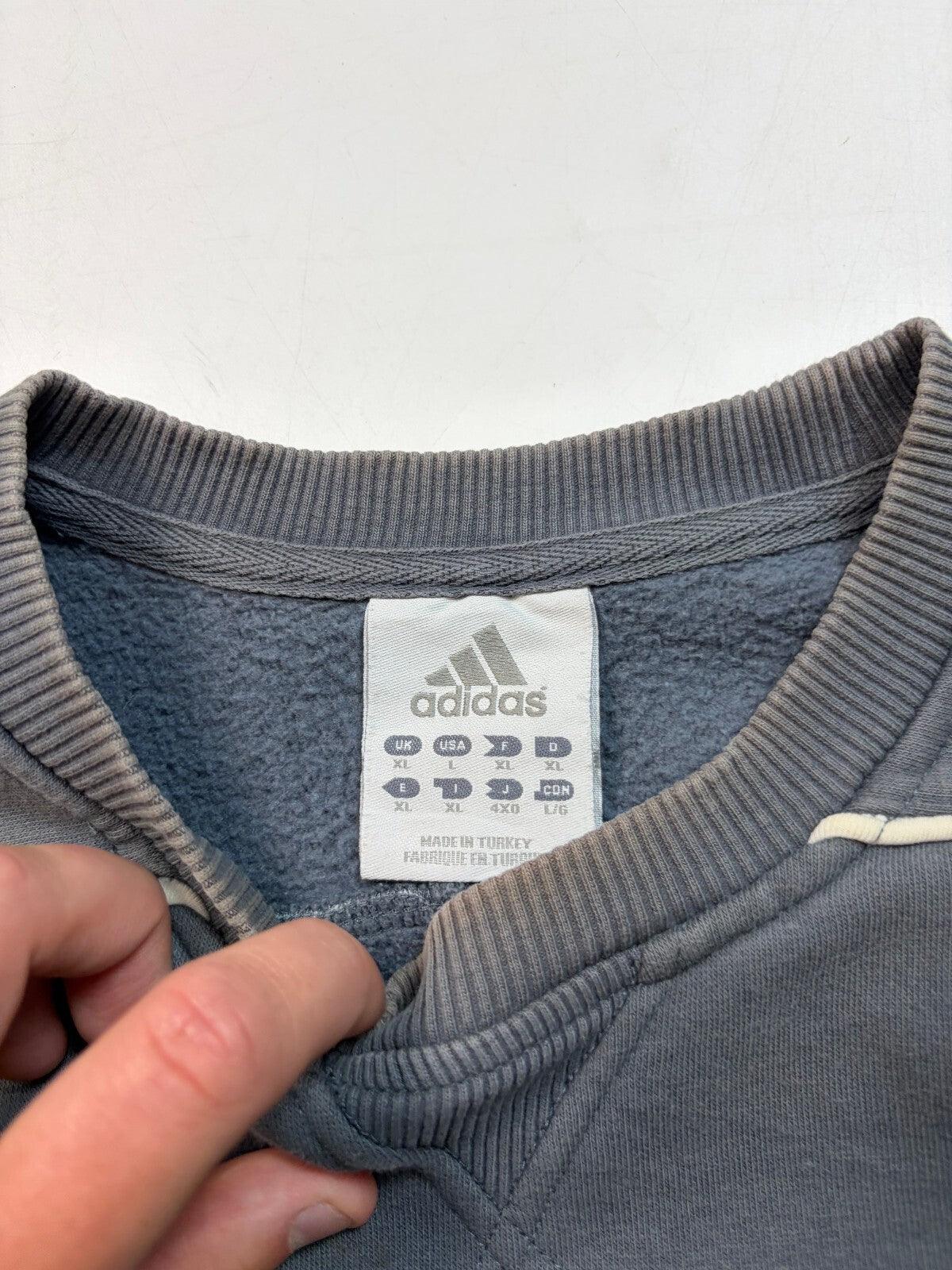 Vintage Y2K adidas small logo sweatshirt (XL)