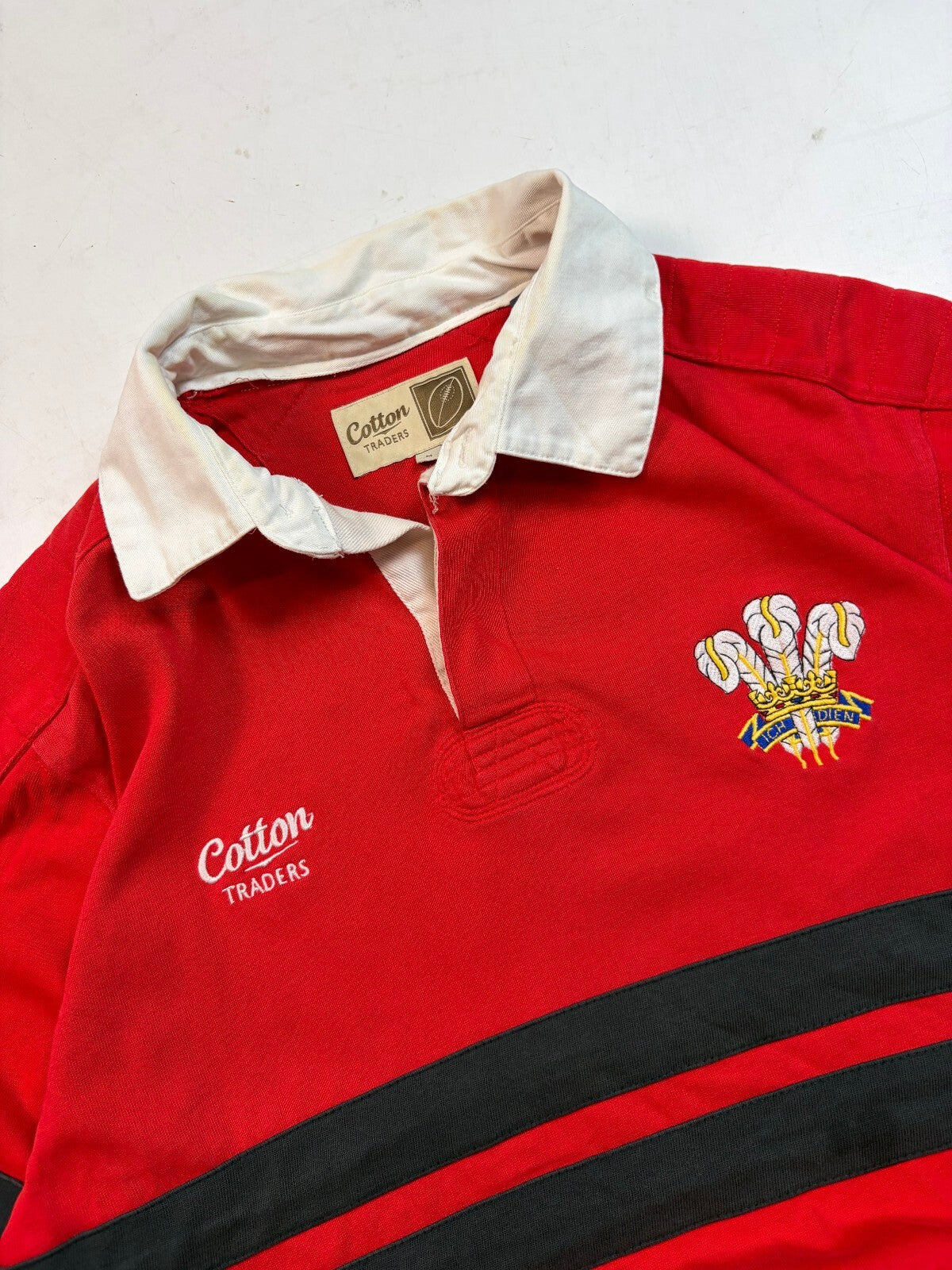 Vintage 2000s Wales Cotton Traders supporters rugby shirt (M)