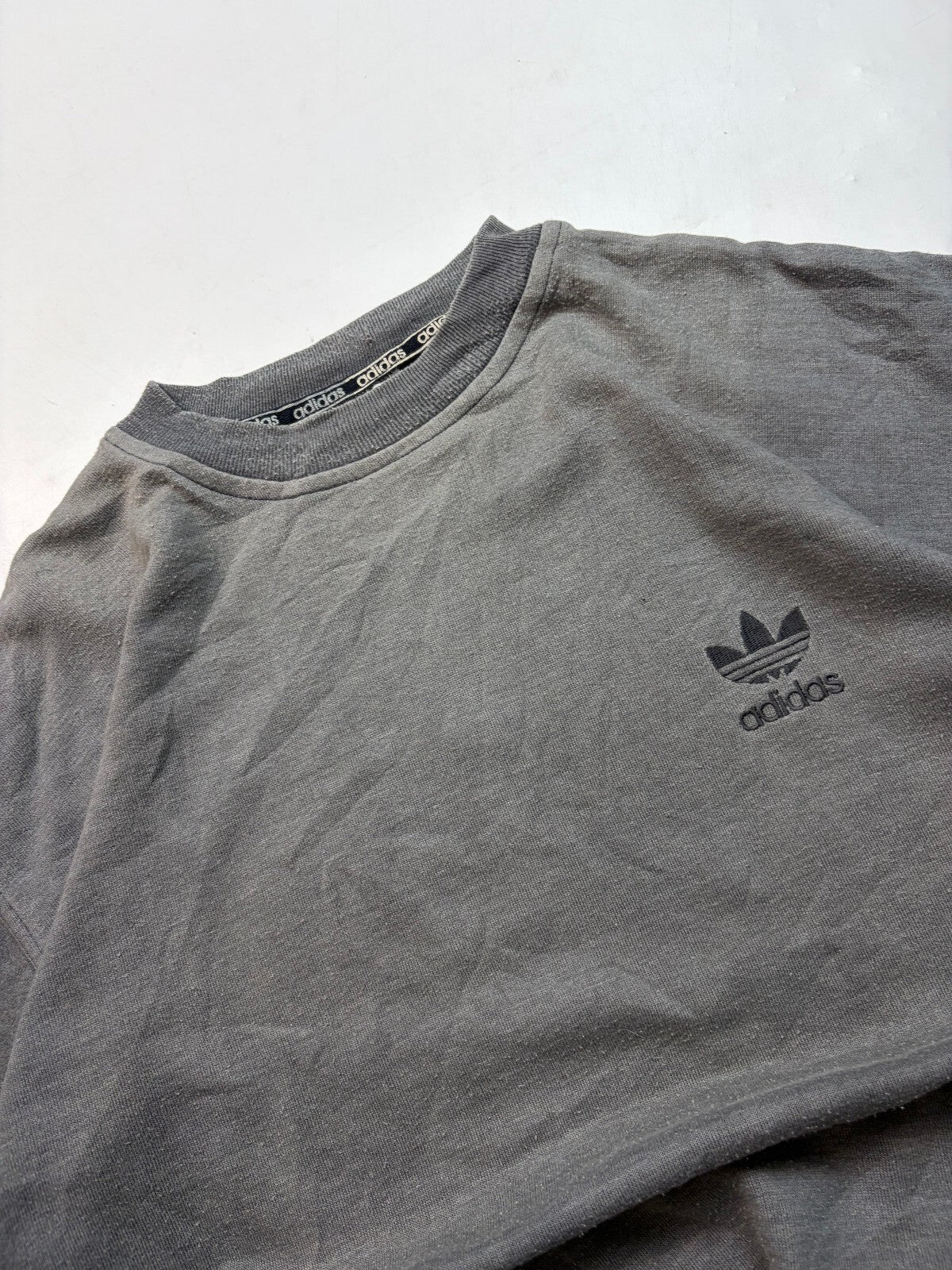 Vintage 90s adidas originals small logo sweatshirt (XL)