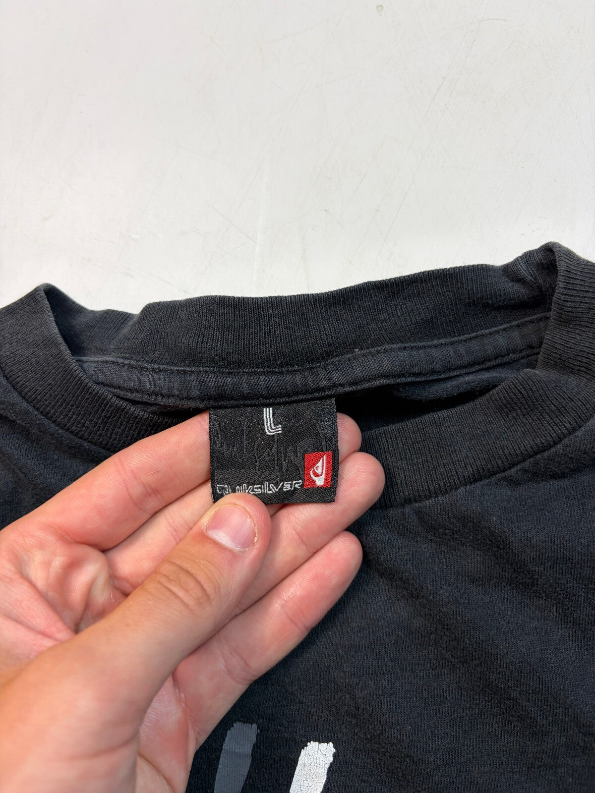 Vintage Y2K Quiksilver graphic surfwear tee (L)