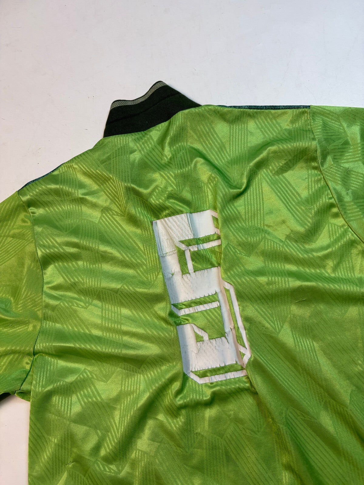 Vintage 90s Umbro abstract template football shirt (L)