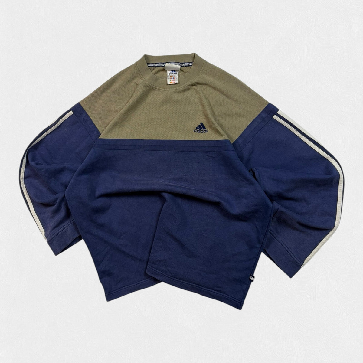 Vintage 90s adidas small logo sweatshirt (L)
