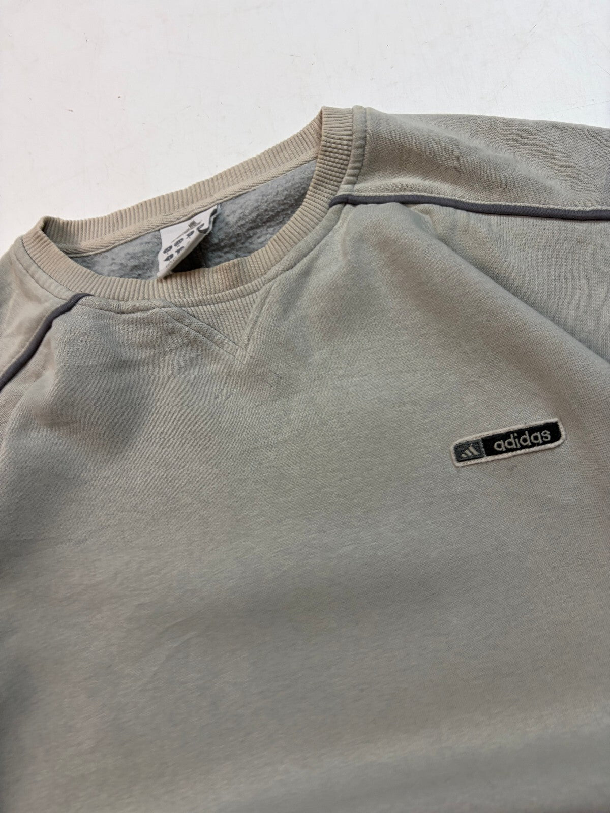 Vintage Y2K adidas small logo sweatshirt (L)