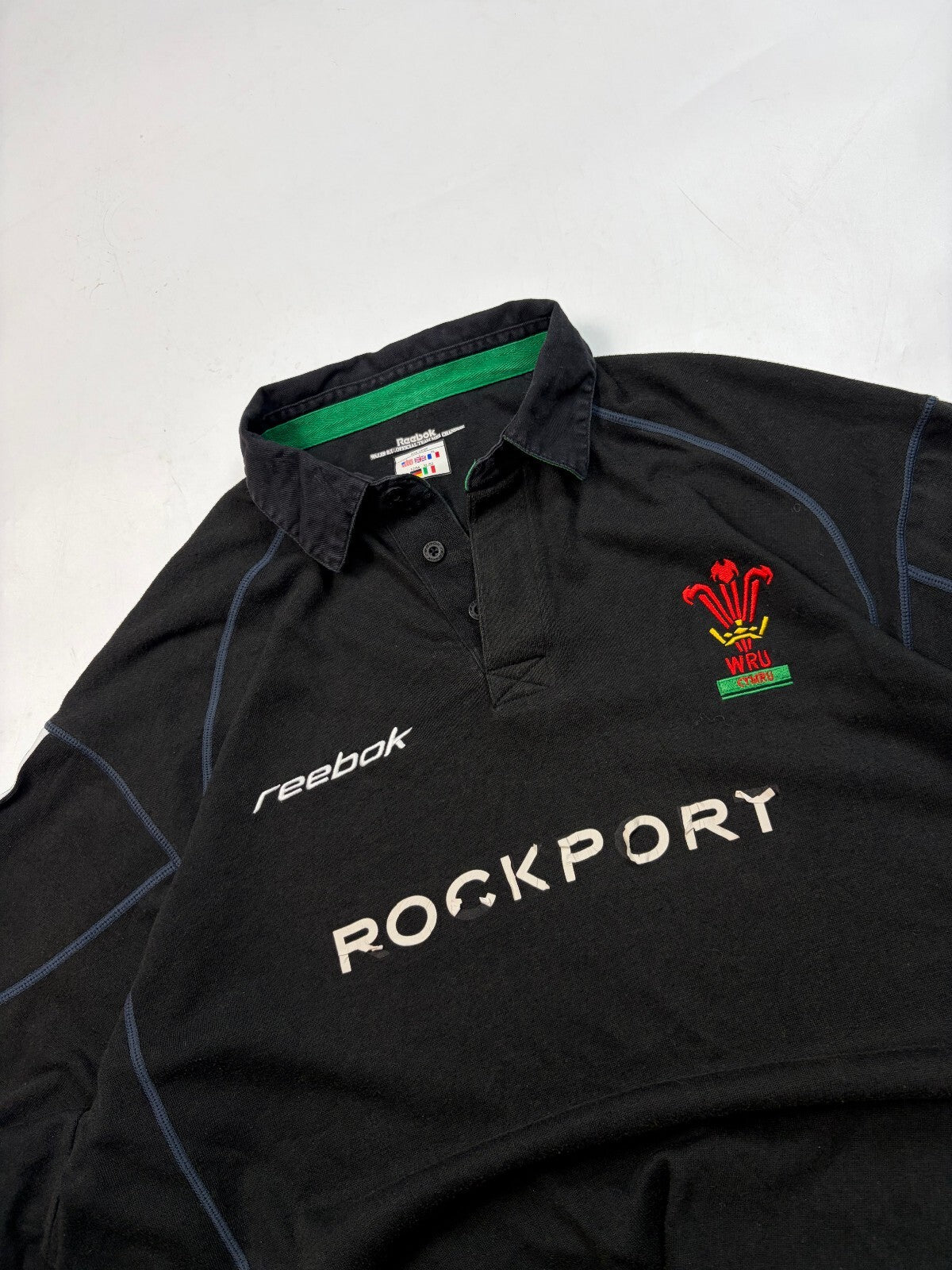 Vintage Wales 2002-04 Reebok away rugby shirt (L)