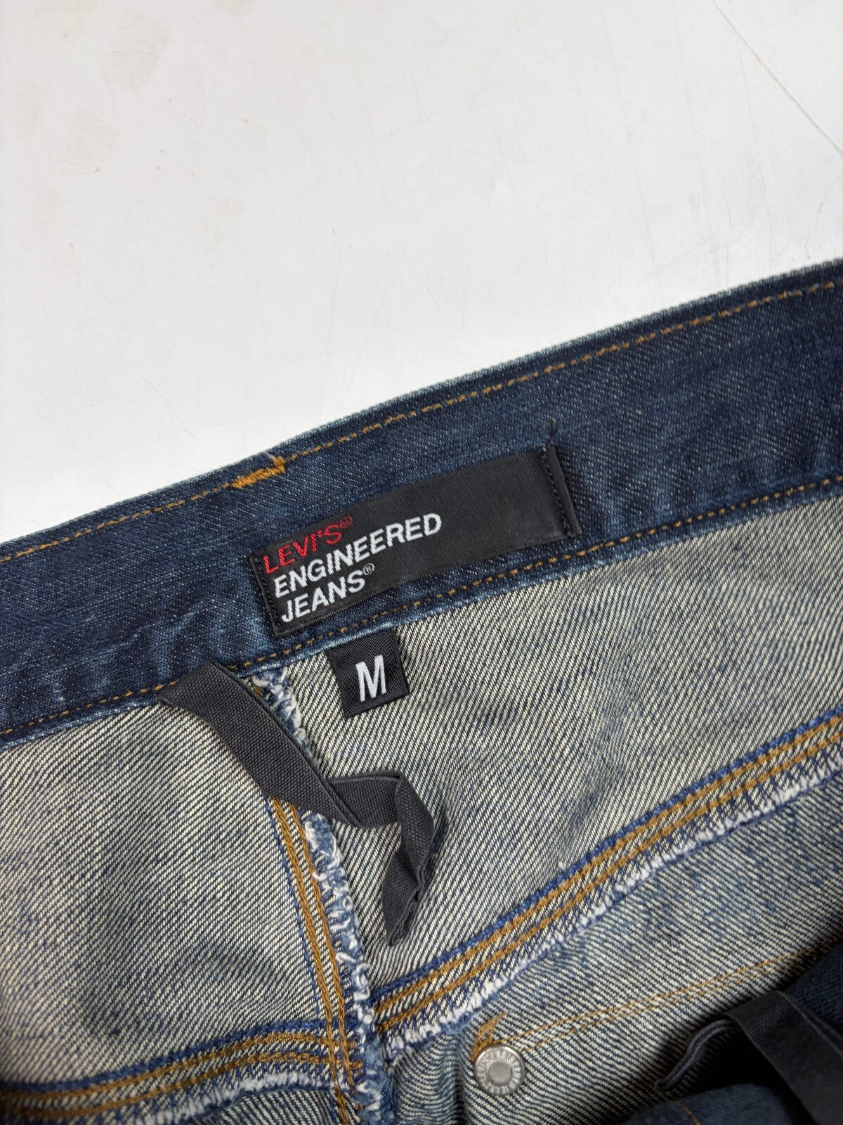 Y2K Levi's engineered twisted baggy jorts (M)