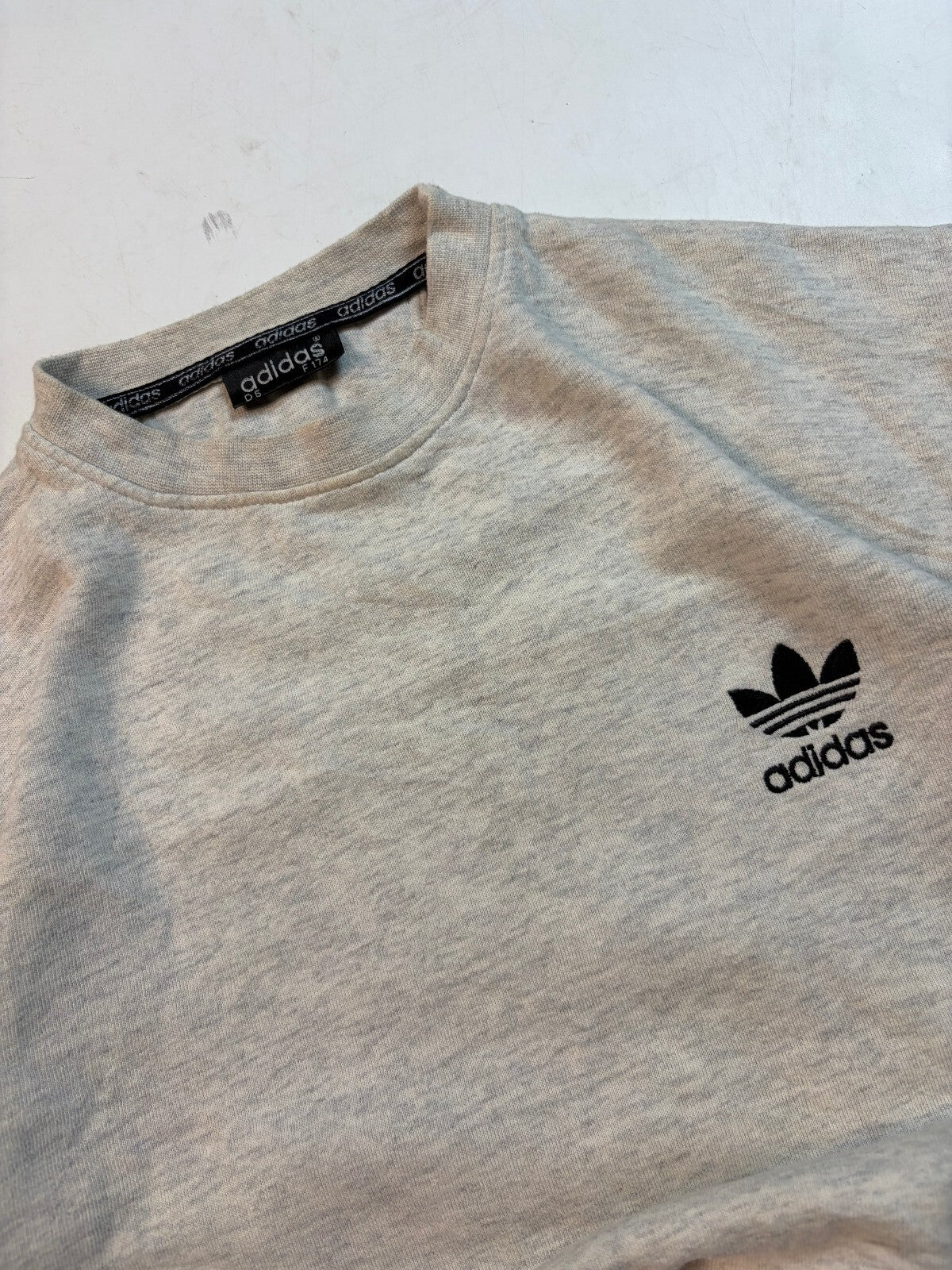Vintage 90s adidas originals small logo sweatshirt (M)