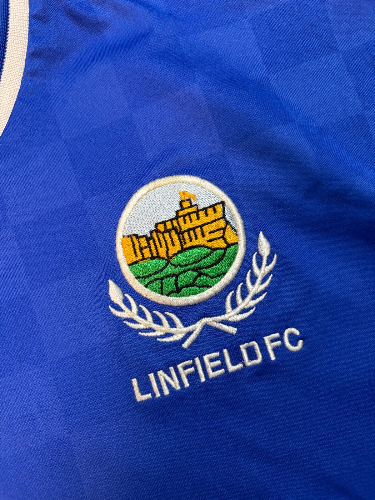 Linfield 2010/11 Umbro home football shirt (XL)