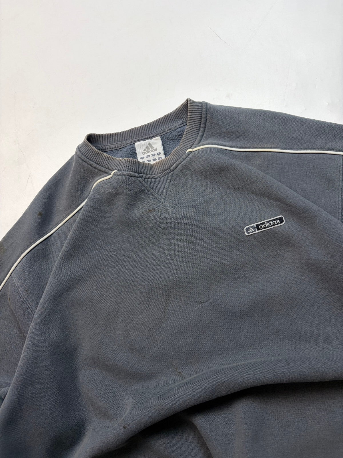 Vintage Y2K adidas small logo sweatshirt (XL)