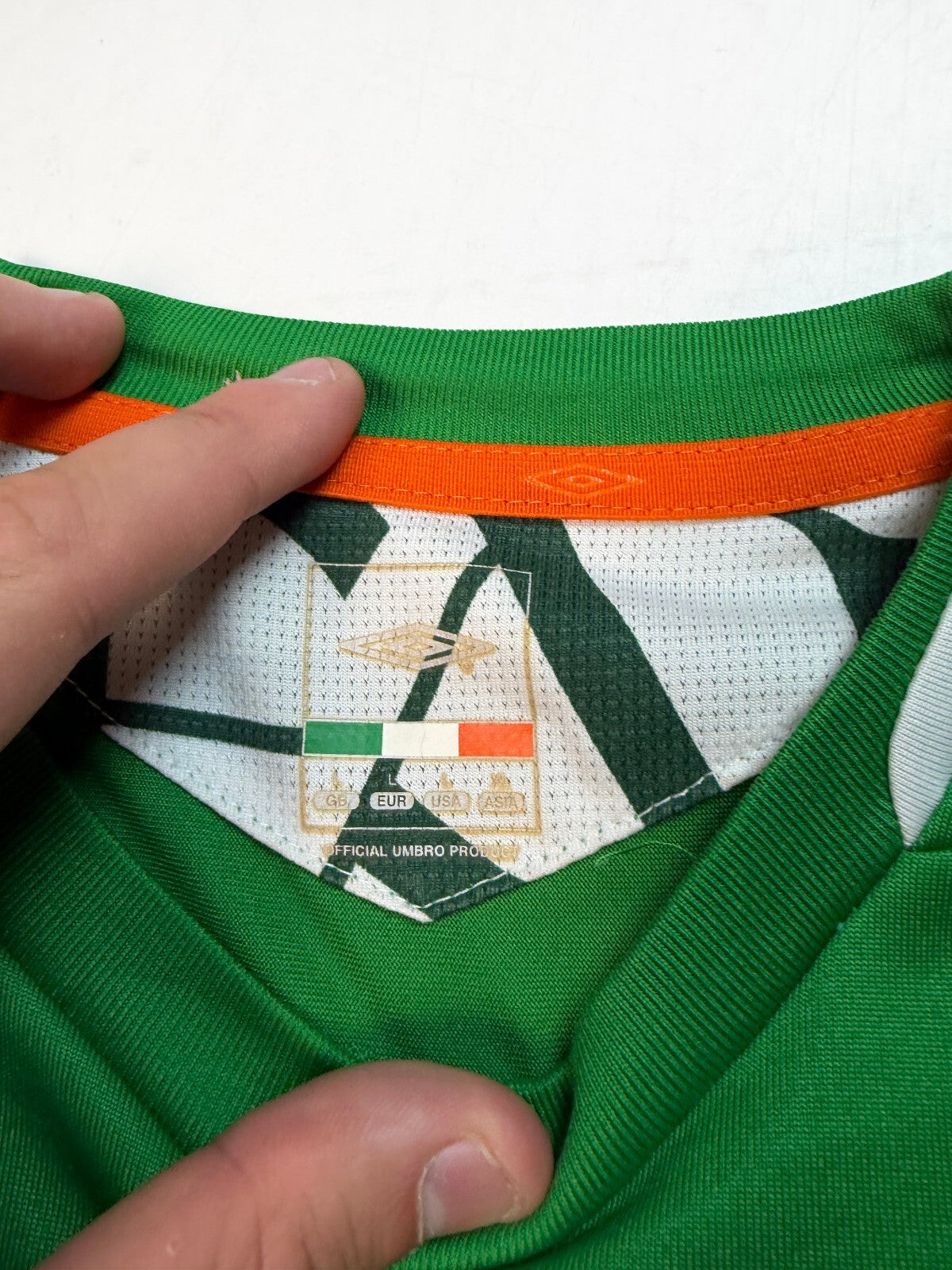 Vintage Ireland 2006-08 Umbro football shirt (L)