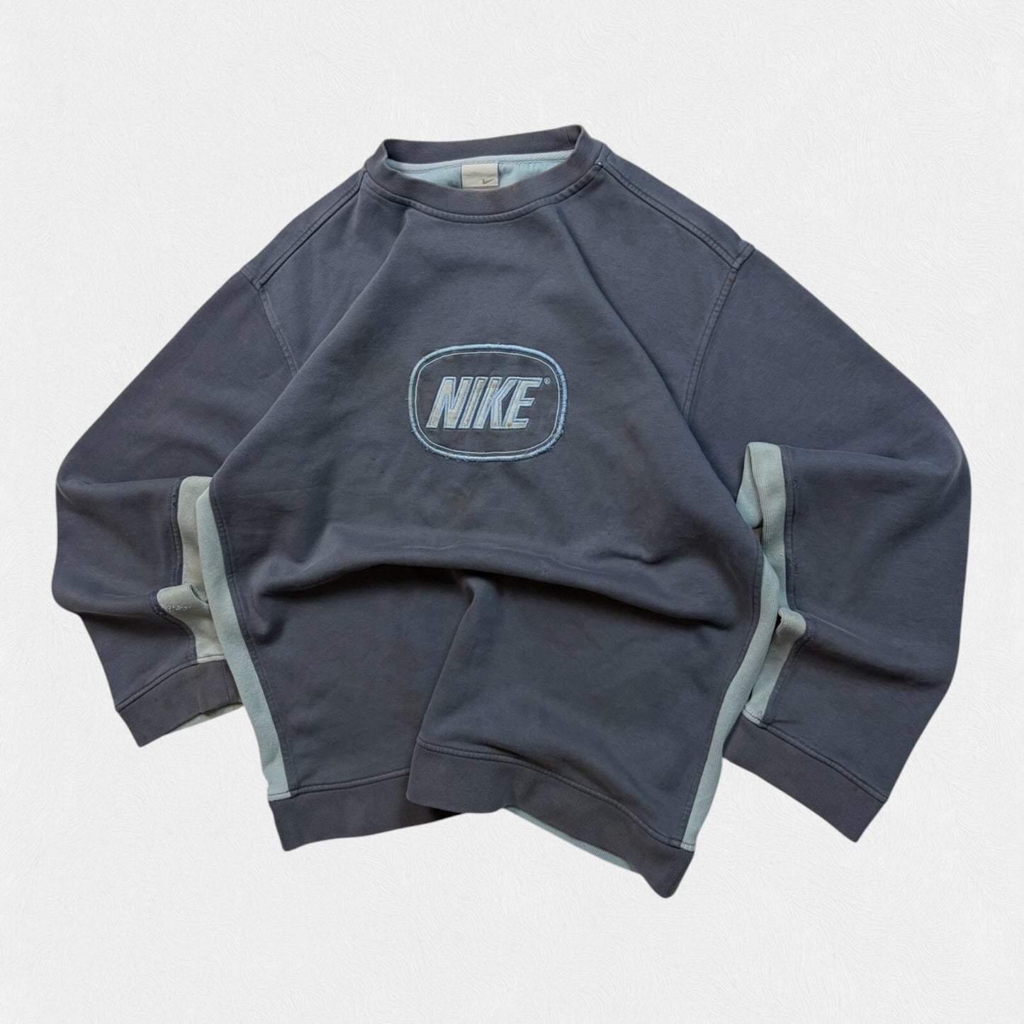 Vintage Y2K Nike centre logo sweatshirt (L)