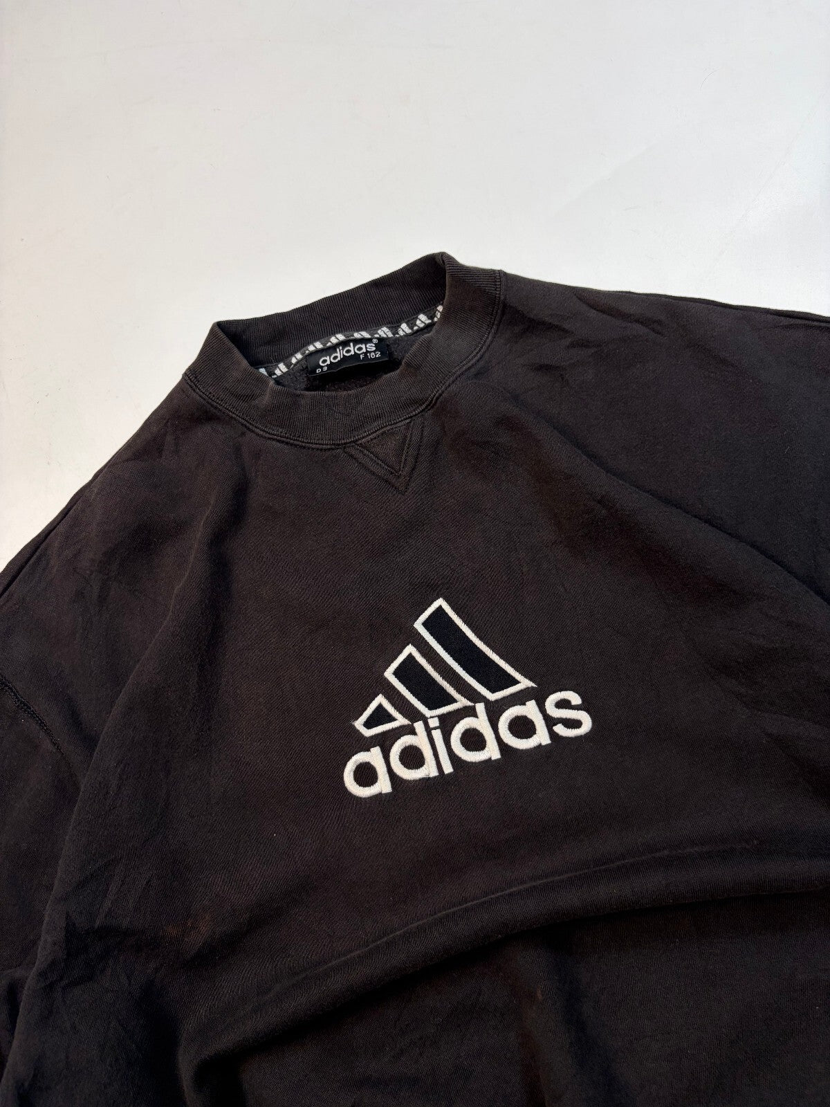 Vintage 90s Adidas centre logo sweatshirt (M)