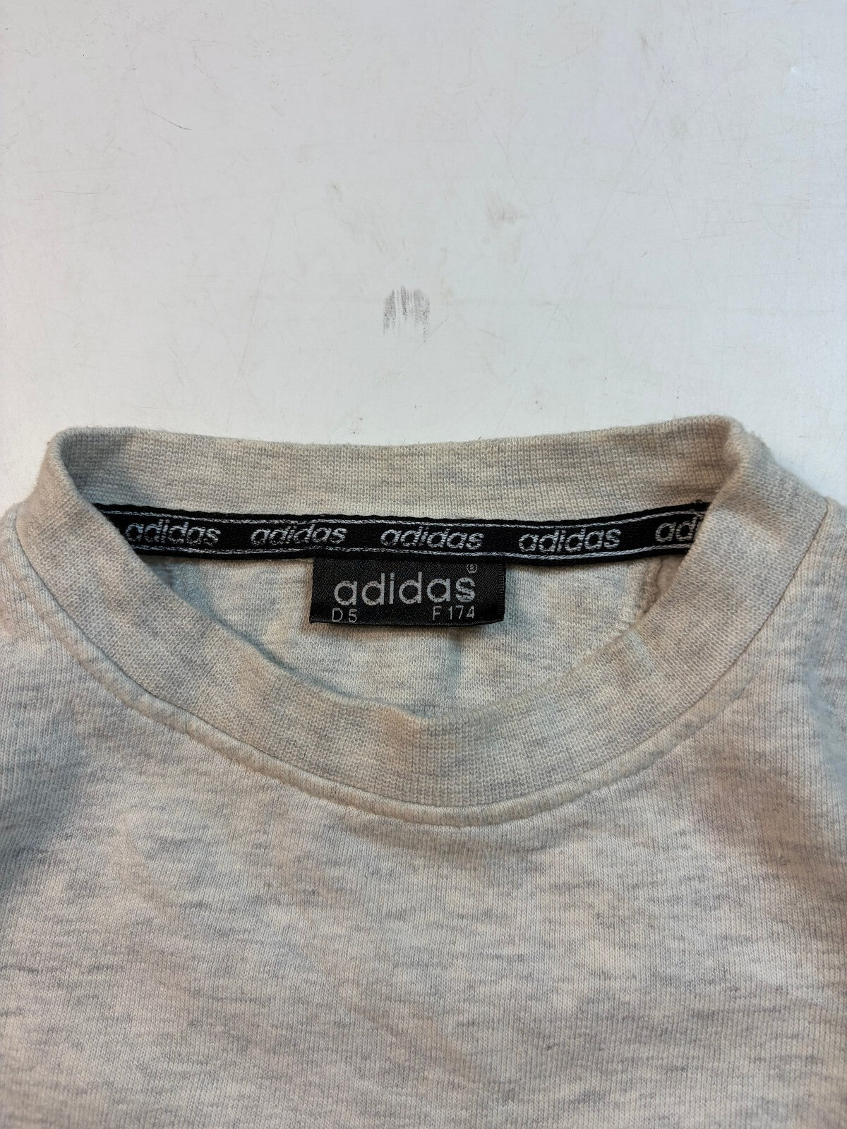 Vintage 90s adidas originals small logo sweatshirt (M)