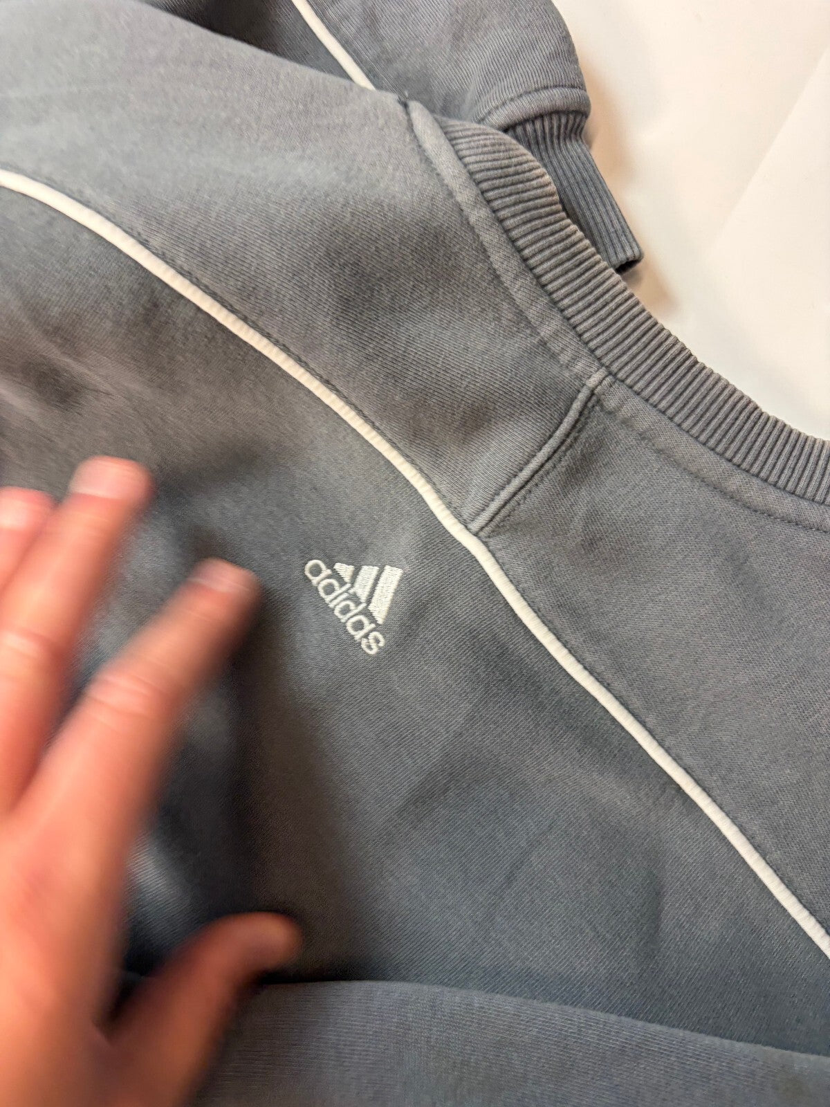 Vintage Y2K adidas small logo sweatshirt (XL)