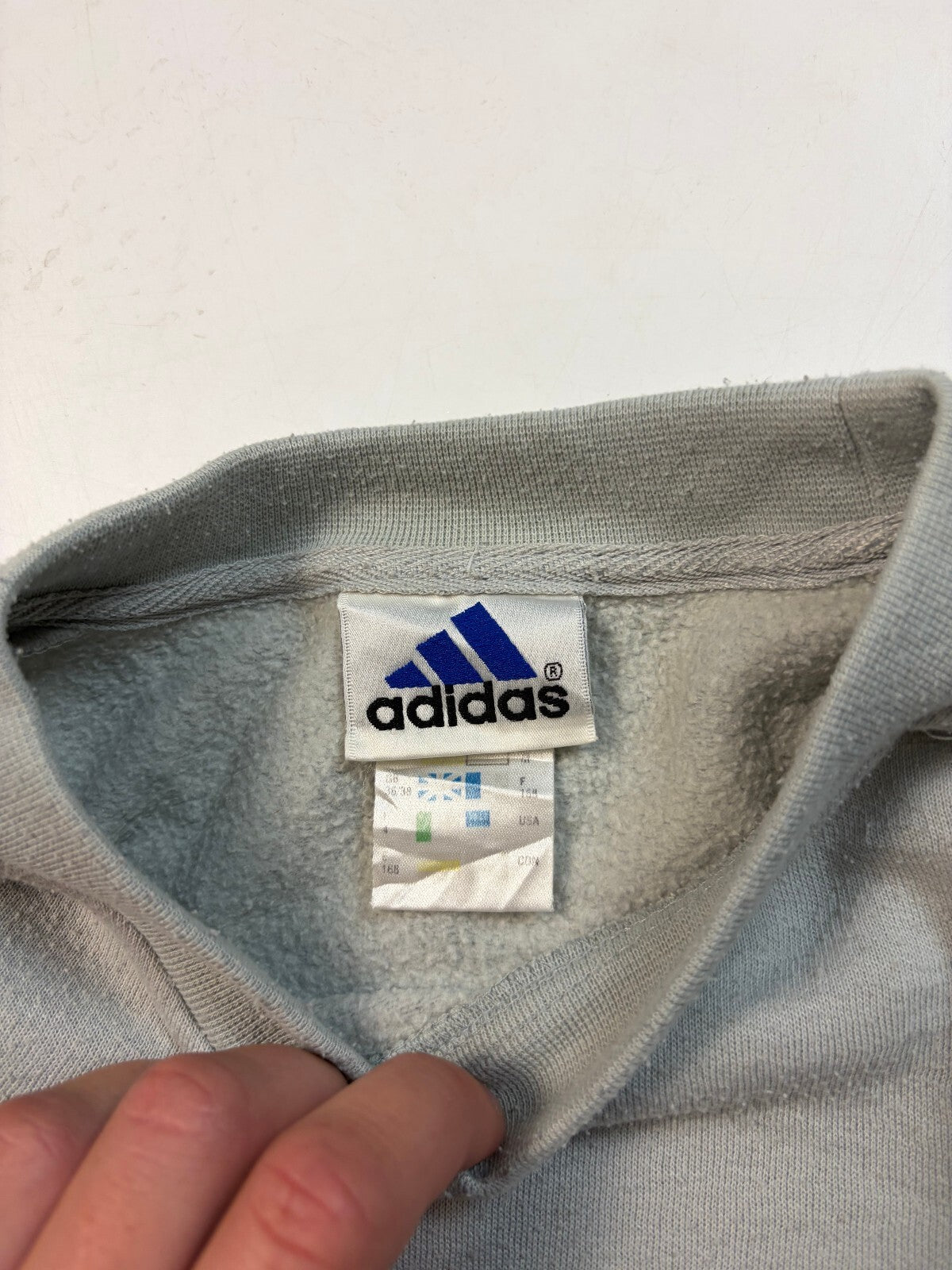 Vintage 90s adidas small logo sweatshirt (M)