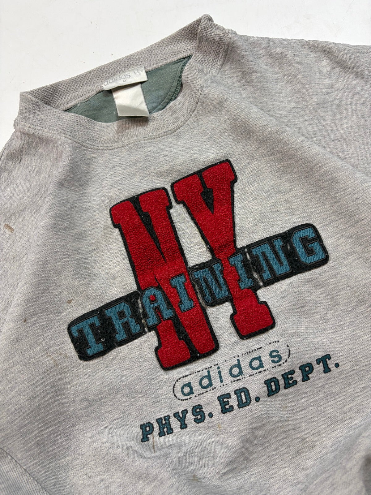 Vintage 90s adidas originals crewneck sweatshirt (M)
