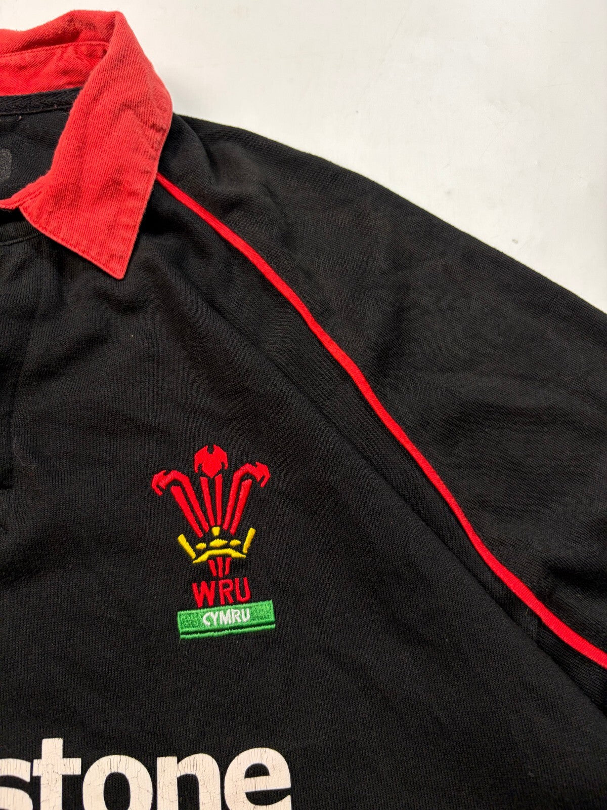 Vintage Wales 2002-04 Reebok away rugby union shirt (XL)