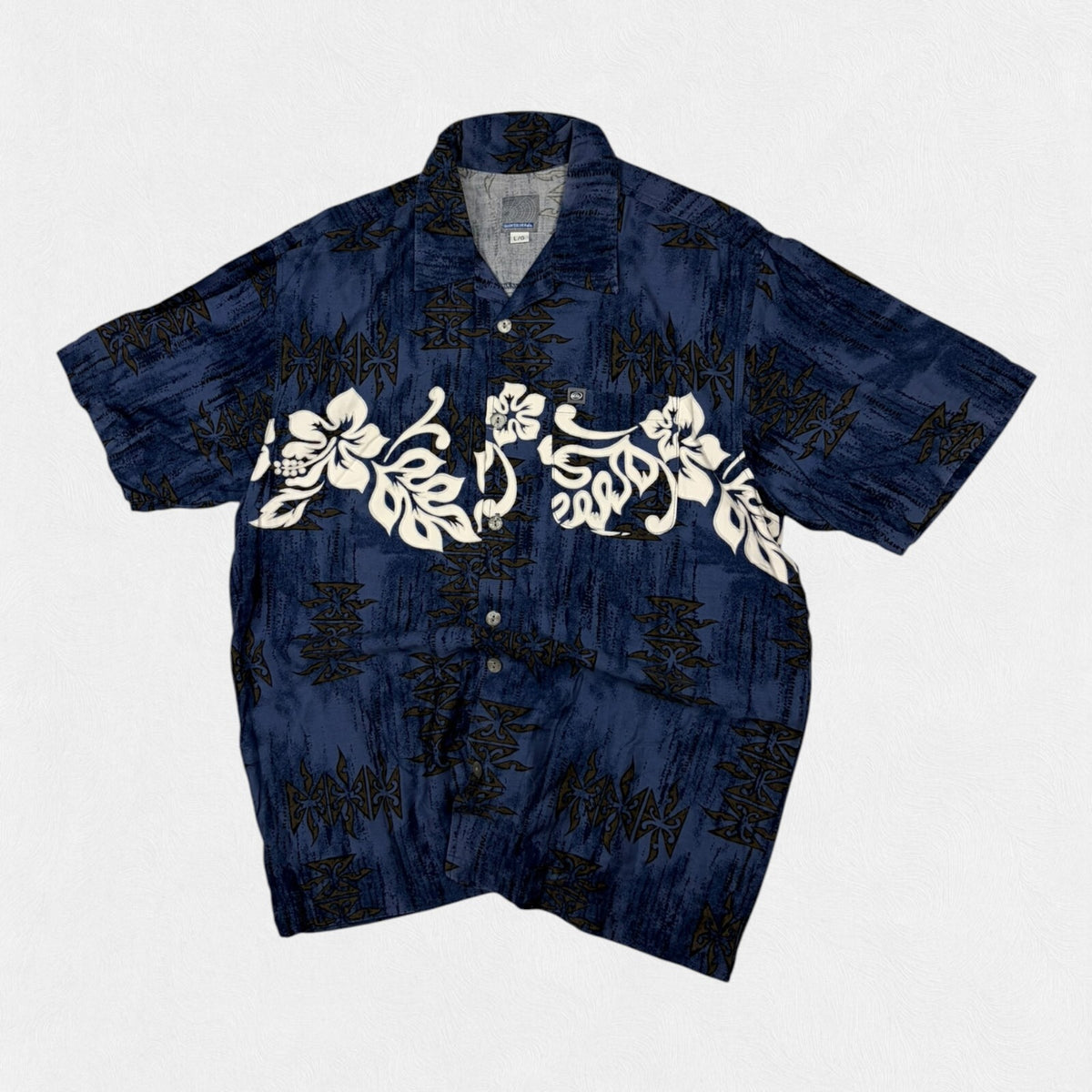 Vintage Y2K Quiksilver graphic print short sleeve shirt (L)