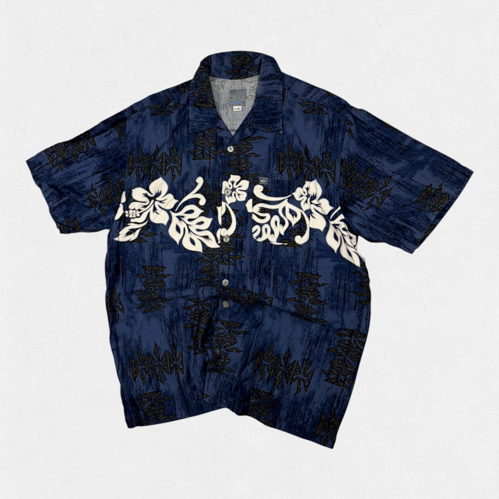 Vintage Y2K Quiksilver graphic print short sleeve shirt (L)