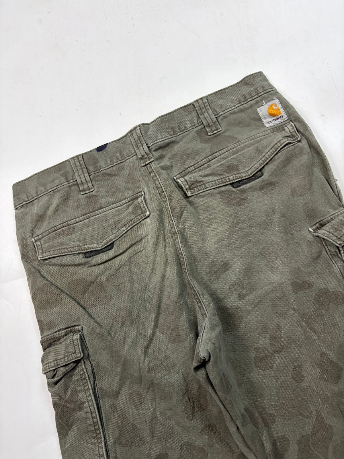 Carhartt baggy camouflage cargo shorts (W33)