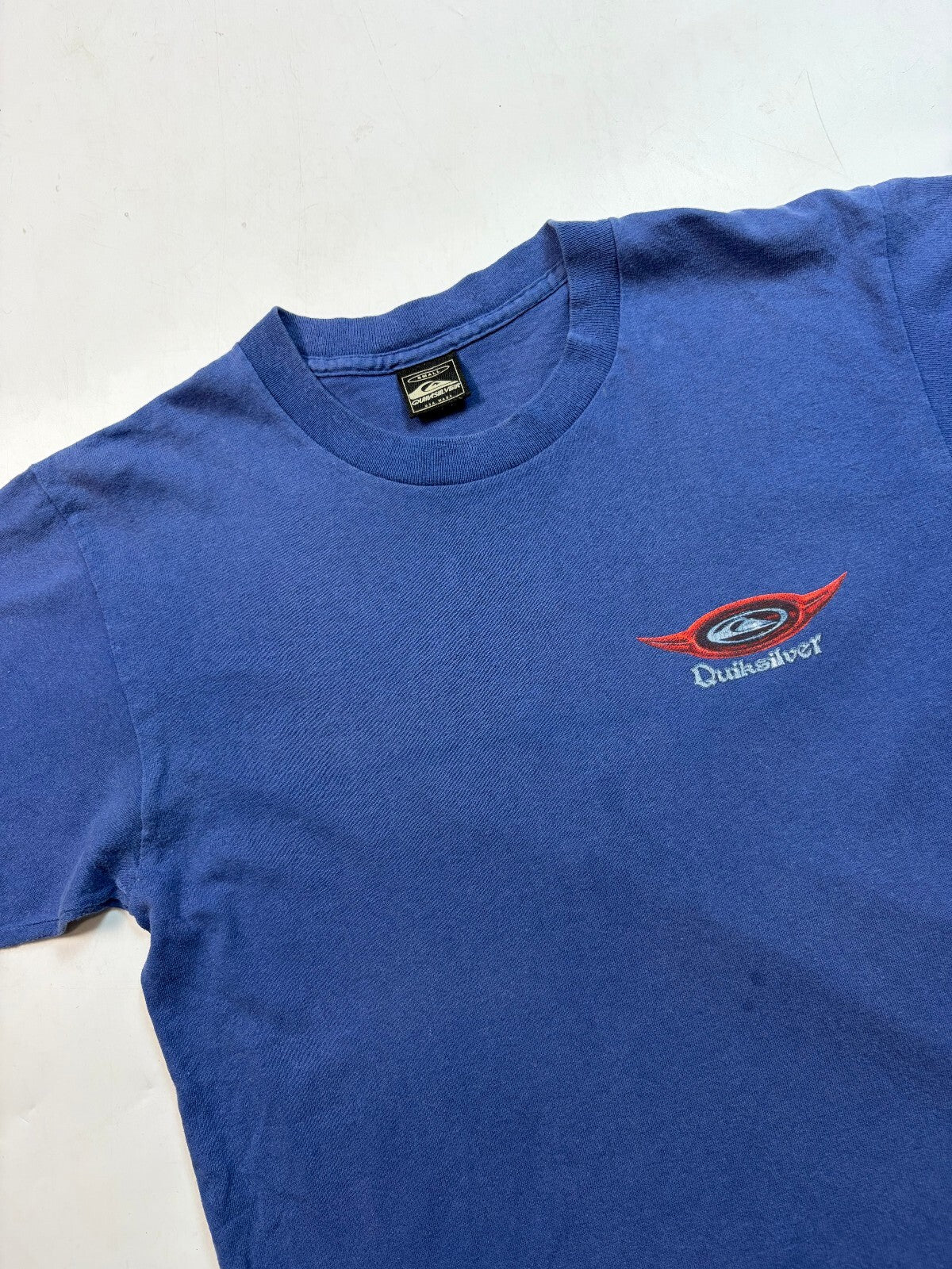 Vintage Y2K Quiksilver graphic surfing tee (S)