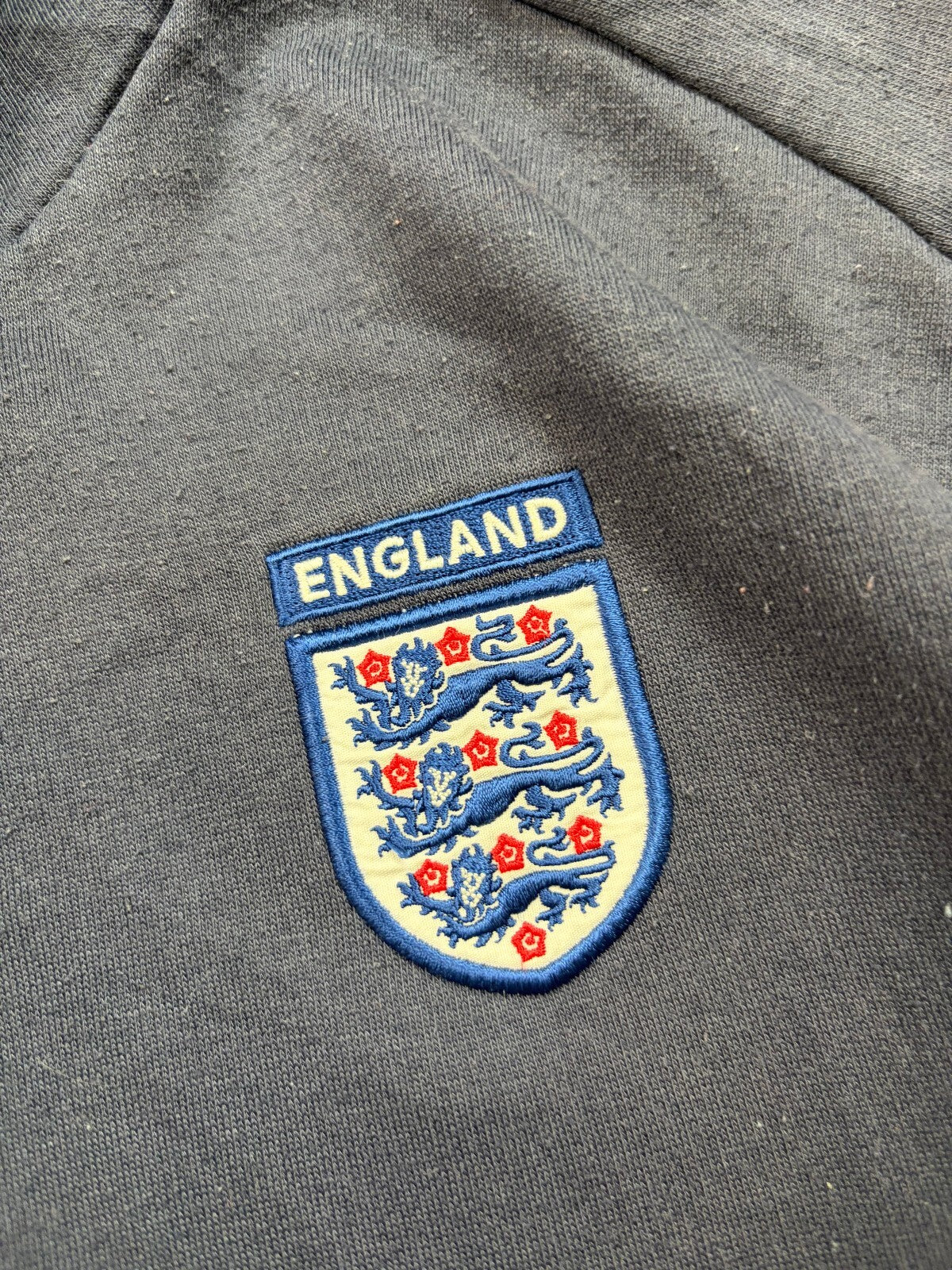 Vintage 2000s England Umbro football hoodie (L)