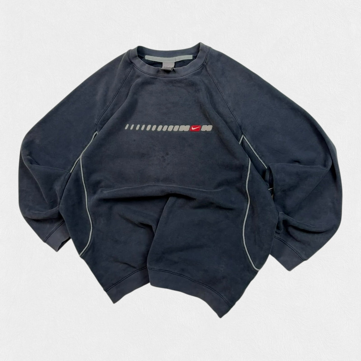 Vintage Y2K Nike graphic sweatshirt (L)
