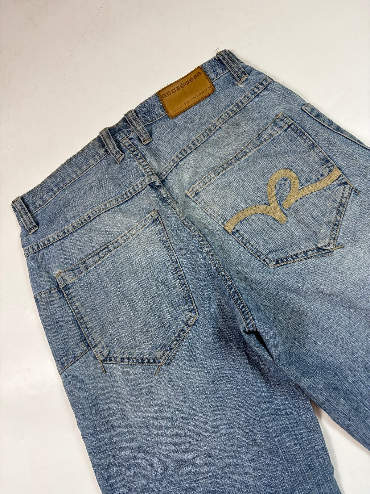 Vintage Y2K Rocawear baggy hip hop jeans (W32)