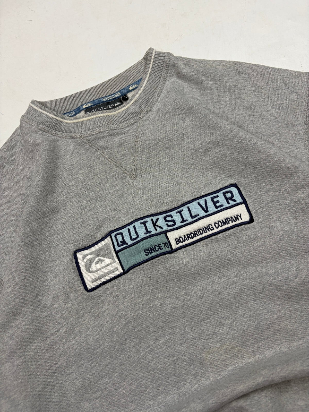 Vintage Y2K Quiksilver surfwear graphic sweatshirt (L)