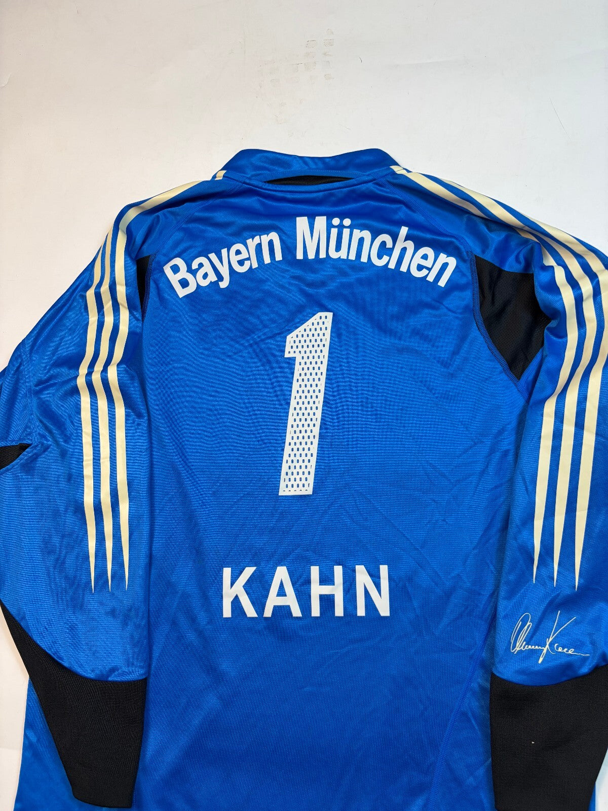 Vintage Bayern Munich 2004/05 Adidas Kahn GK football shirt (M)