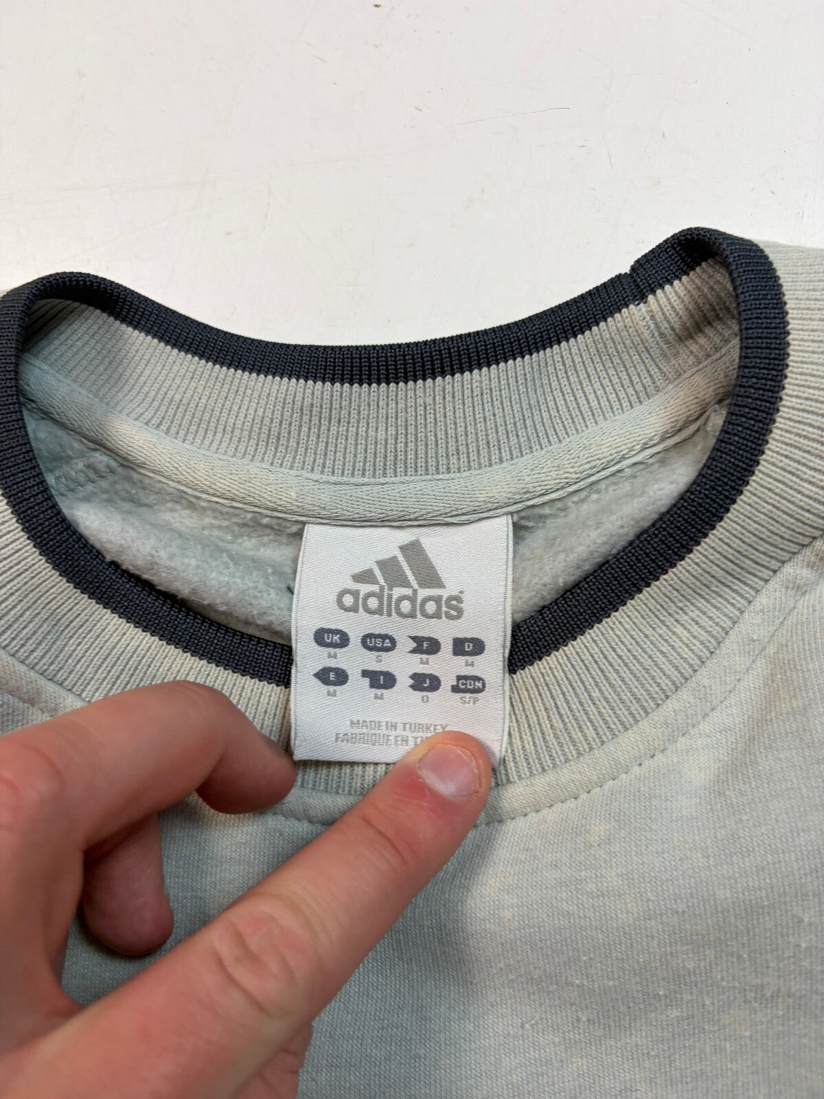 Vintage Y2K adidas small logo sweatshirt (M)